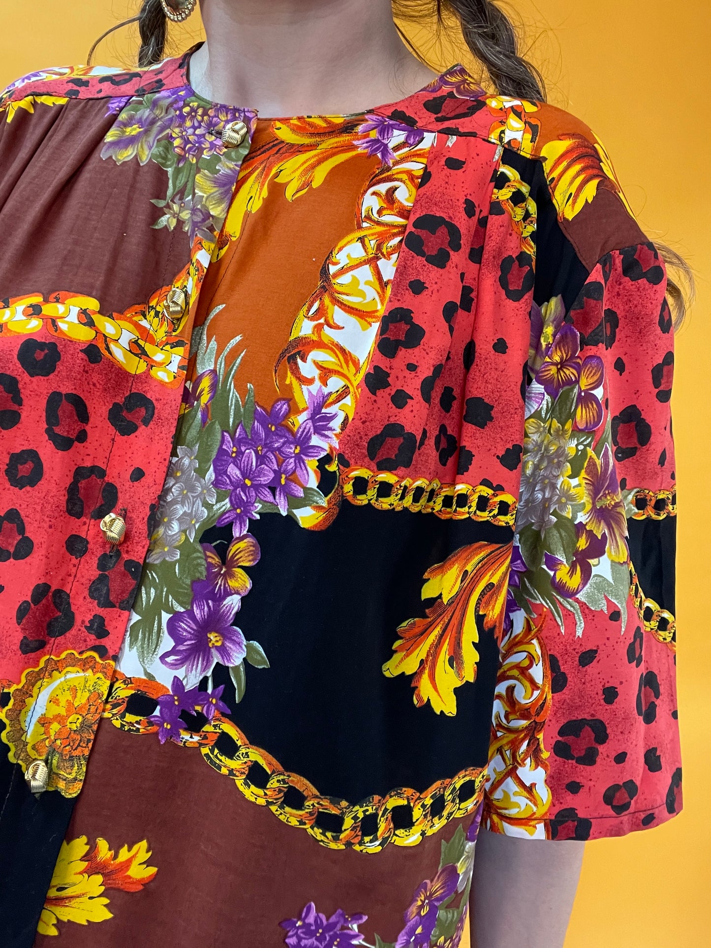 Opulent bedrucktes 80s/90s Animalprint-Barockshirt in peachy Farbkombi