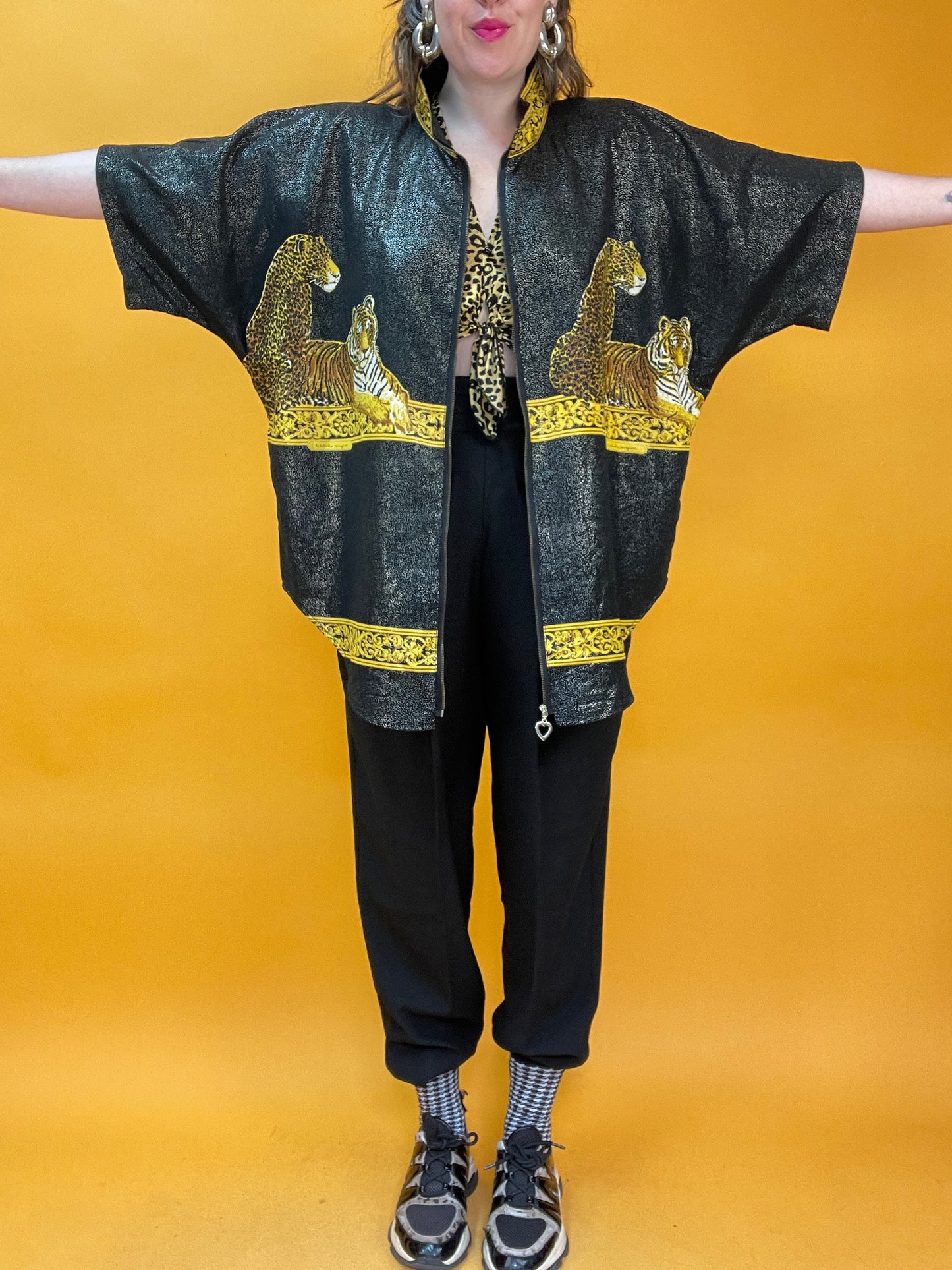 Famoses 80s/90s Shirt mit glitzerndem Wildkatzenprint