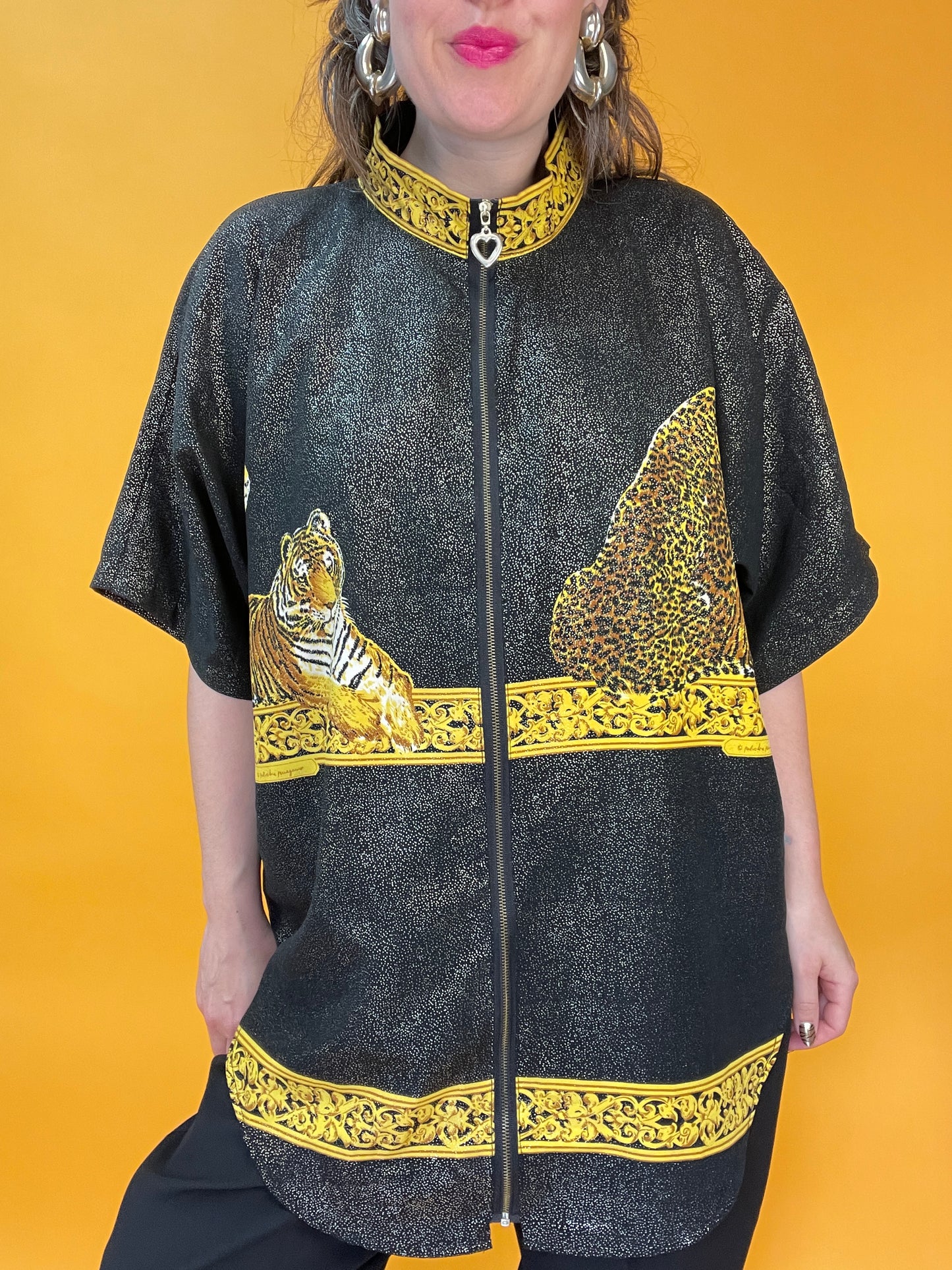 Famoses 80s/90s Shirt mit glitzerndem Wildkatzenprint