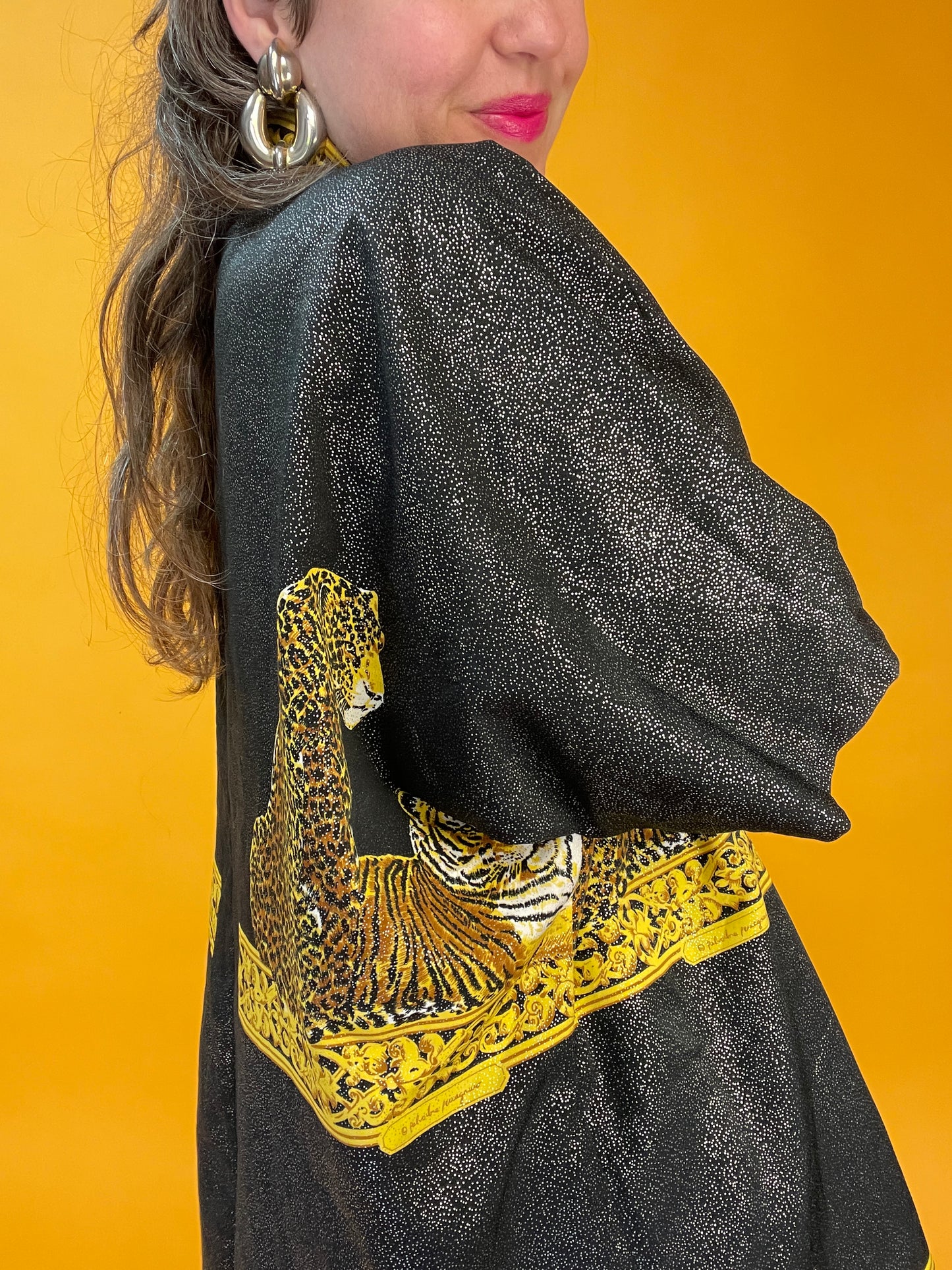 Famoses 80s/90s Shirt mit glitzerndem Wildkatzenprint