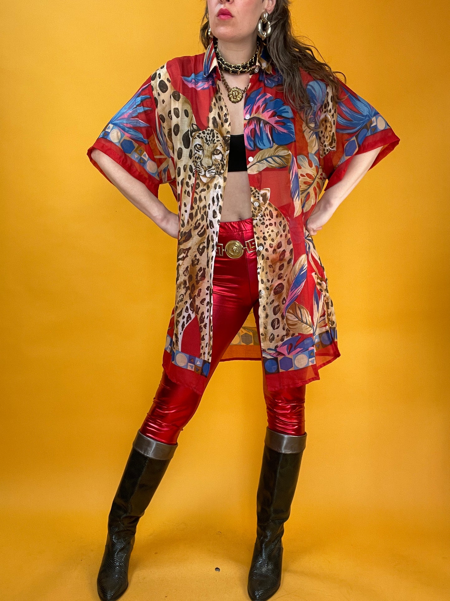 Sommerliches Longshirt mit großformatigen Leoparden im Blätterdschungel