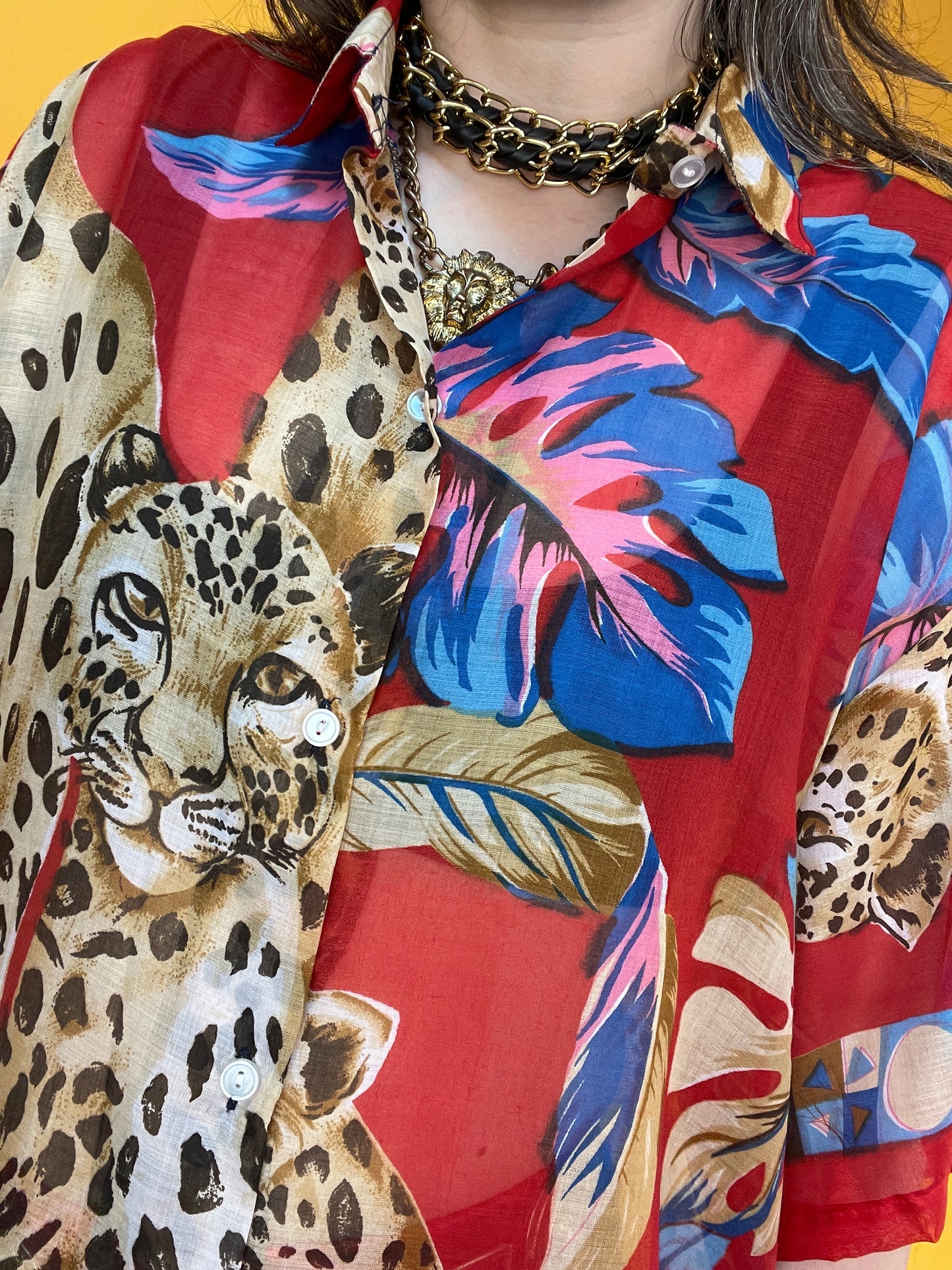 Sommerliches Longshirt mit großformatigen Leoparden im Blätterdschungel