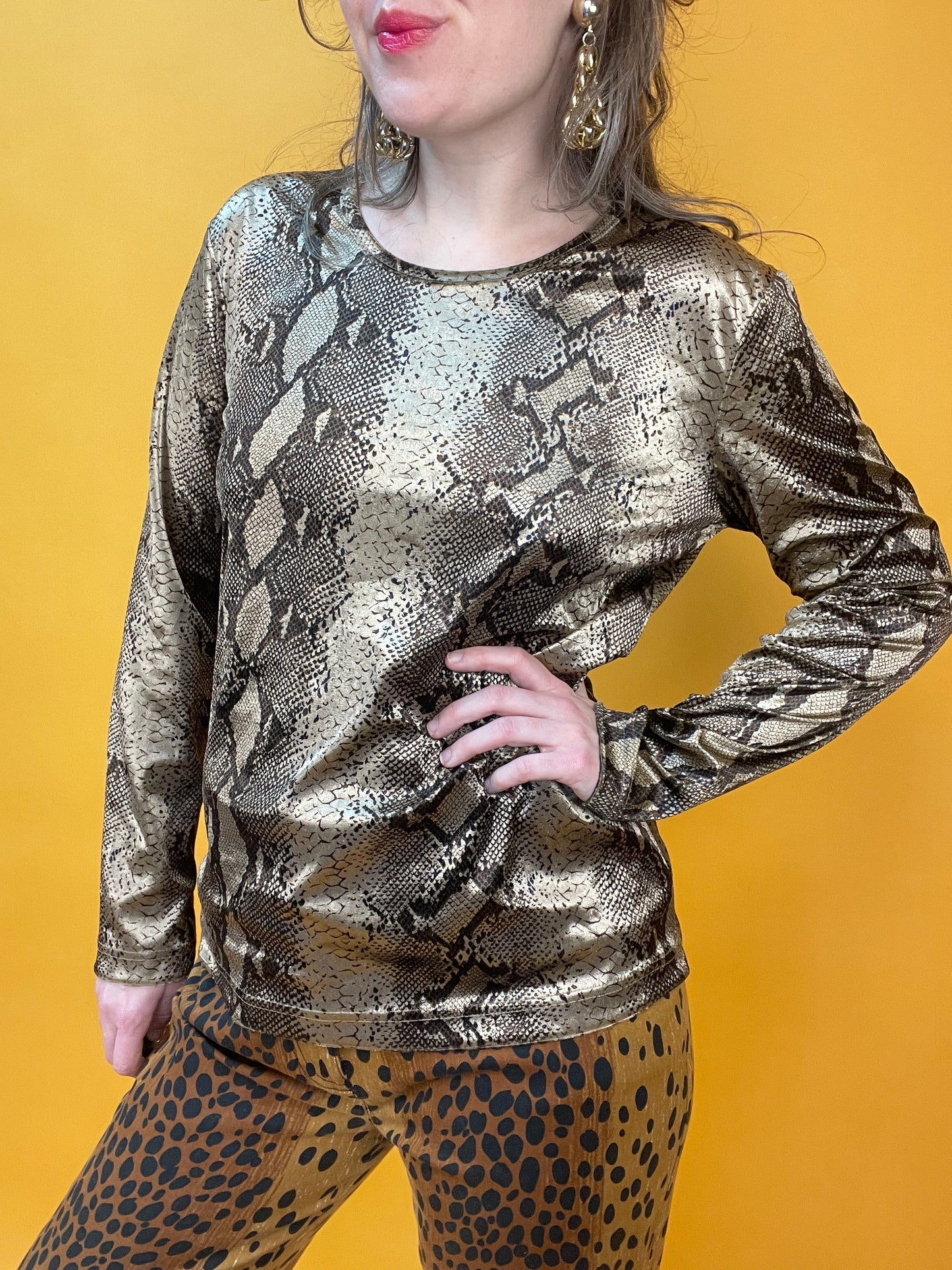 90s Samtshirt mit glänzendem Schlangenhautprint