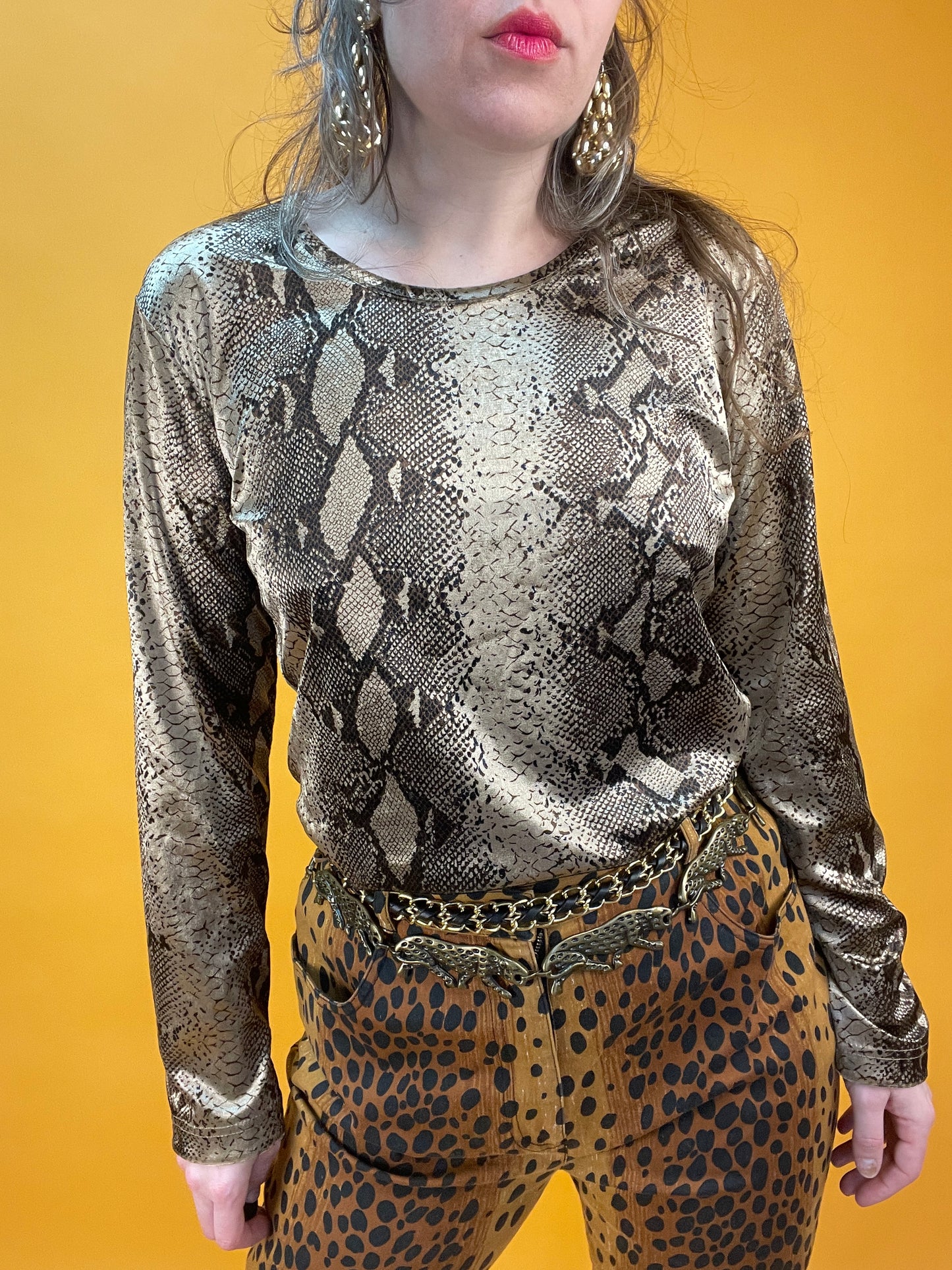 90s Samtshirt mit glänzendem Schlangenhautprint
