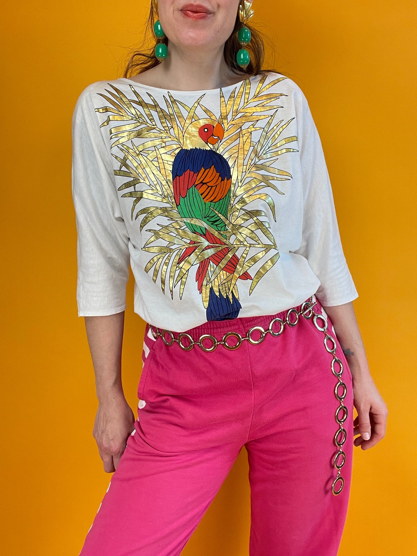 Dünnes Fledermausärmelshirt mit Metallic Papageienprint
