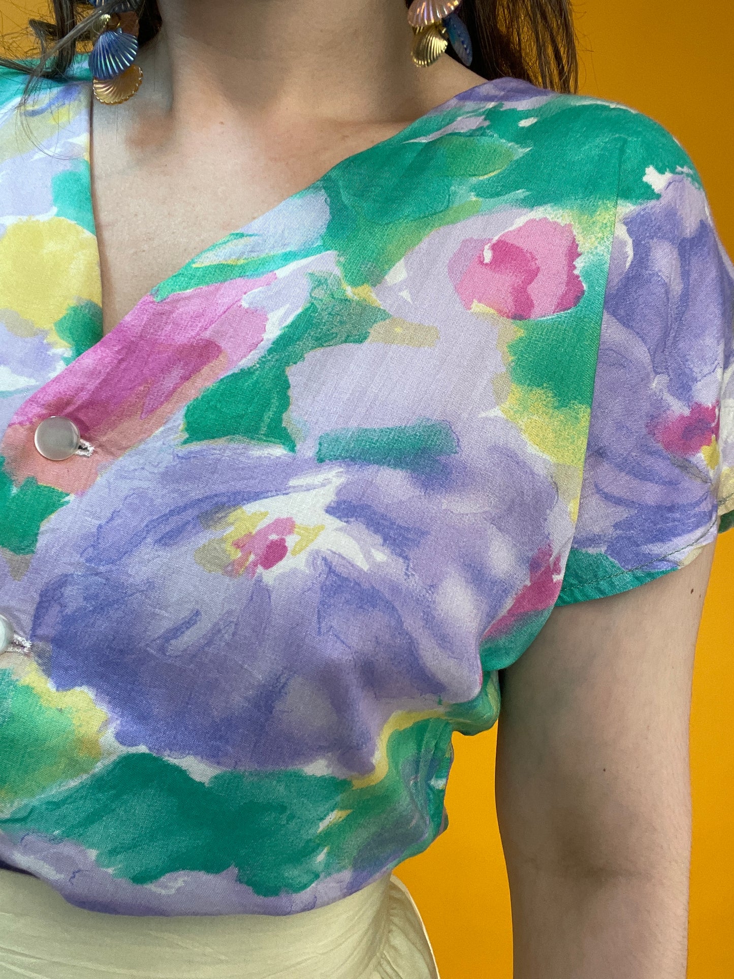 Sommerliches 80s/90s Blusenshirt mit tollem Pastellprint