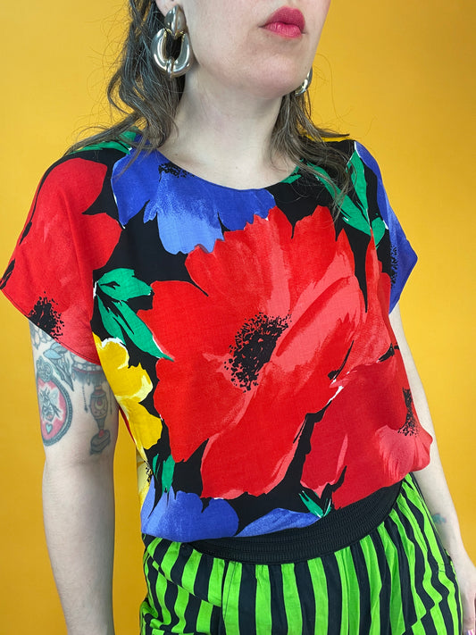 Knalliges Sommershirt mit XXL Mohnblumenprint