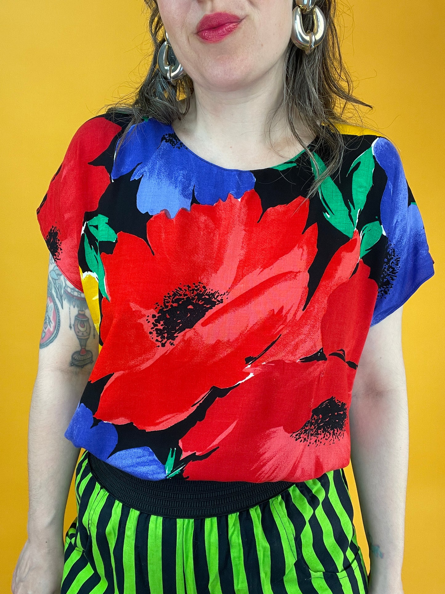 Knalliges Sommershirt mit XXL Mohnblumenprint