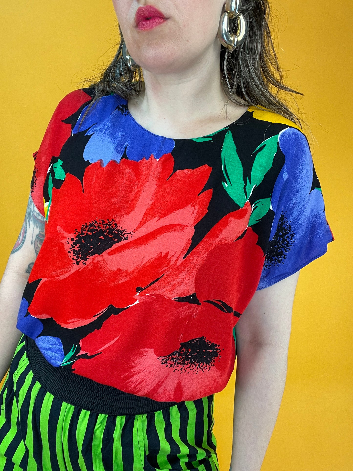 Knalliges Sommershirt mit XXL Mohnblumenprint