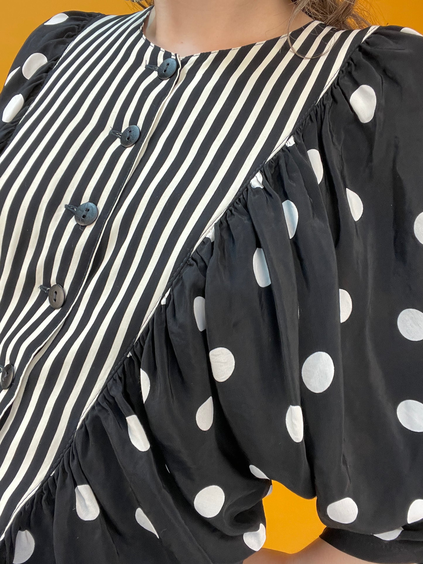 Ultracooles 80s Blusenshirt mit gerafft angesetzten Ärmeln