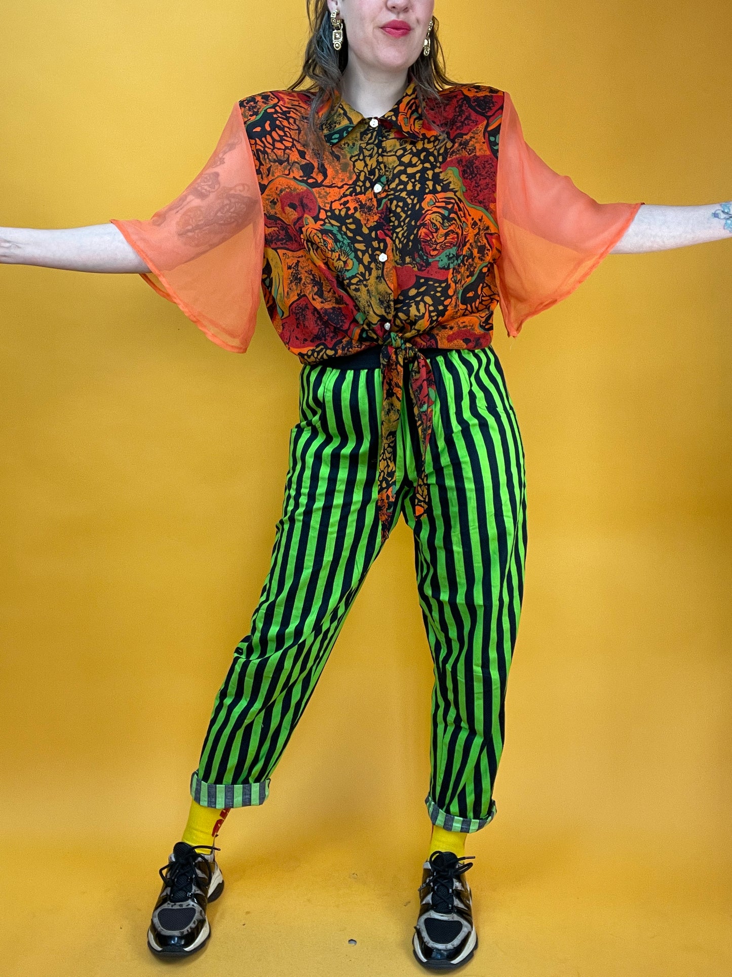 Funky Blusenshirt mit transparenten Ärmeln und Tigerköpfen
