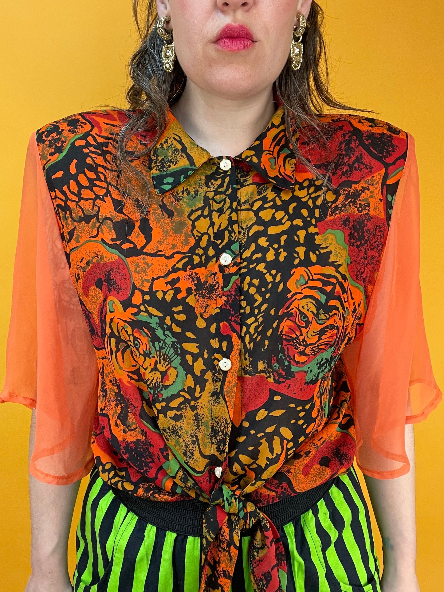 Funky Blusenshirt mit transparenten Ärmeln und Tigerköpfen
