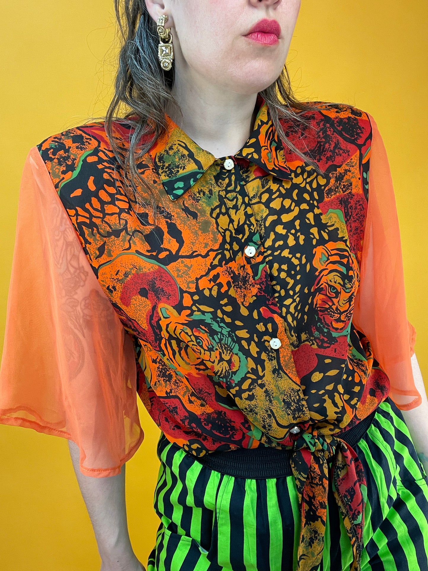 Funky Blusenshirt mit transparenten Ärmeln und Tigerköpfen