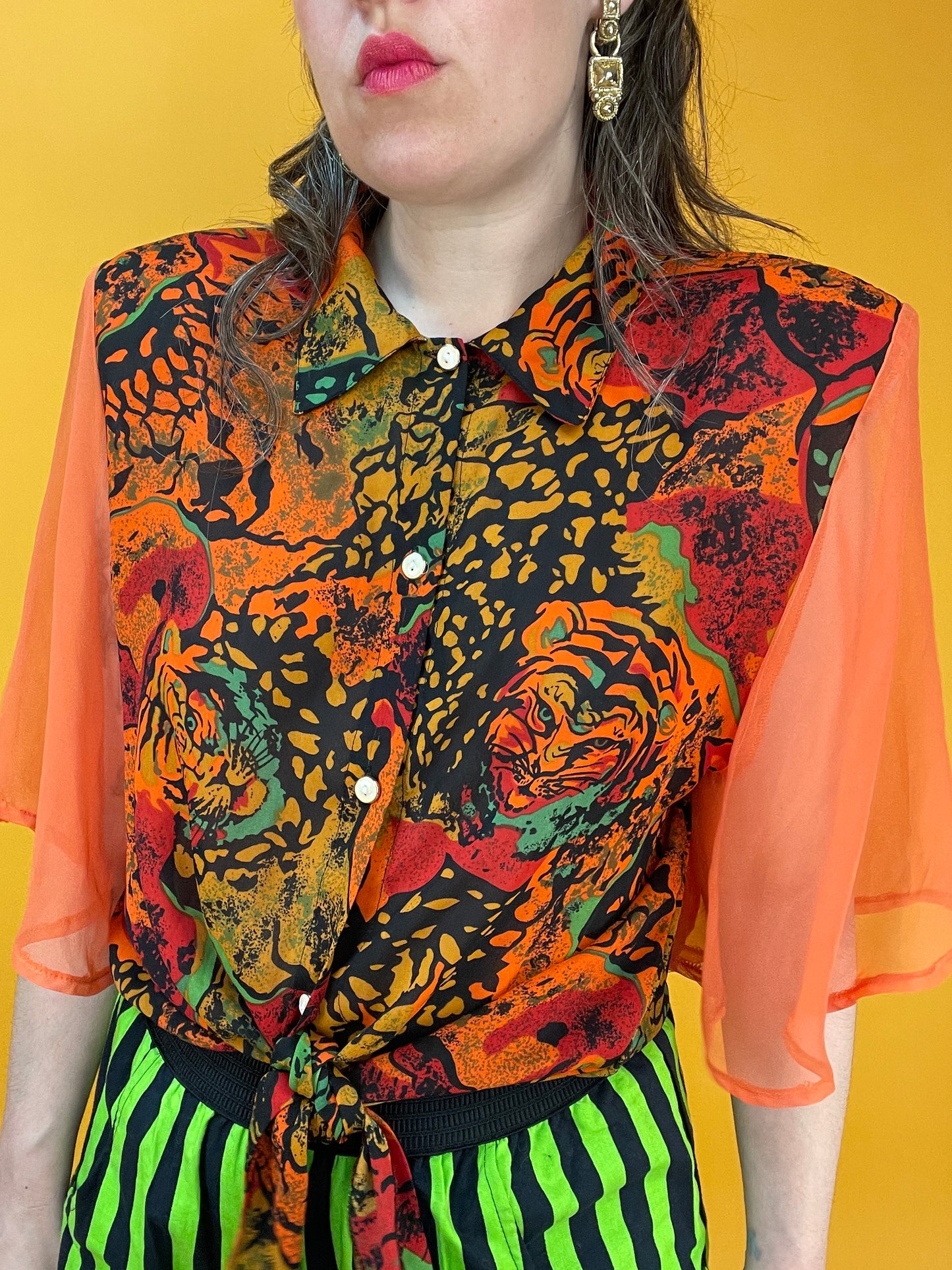 Funky Blusenshirt mit transparenten Ärmeln und Tigerköpfen
