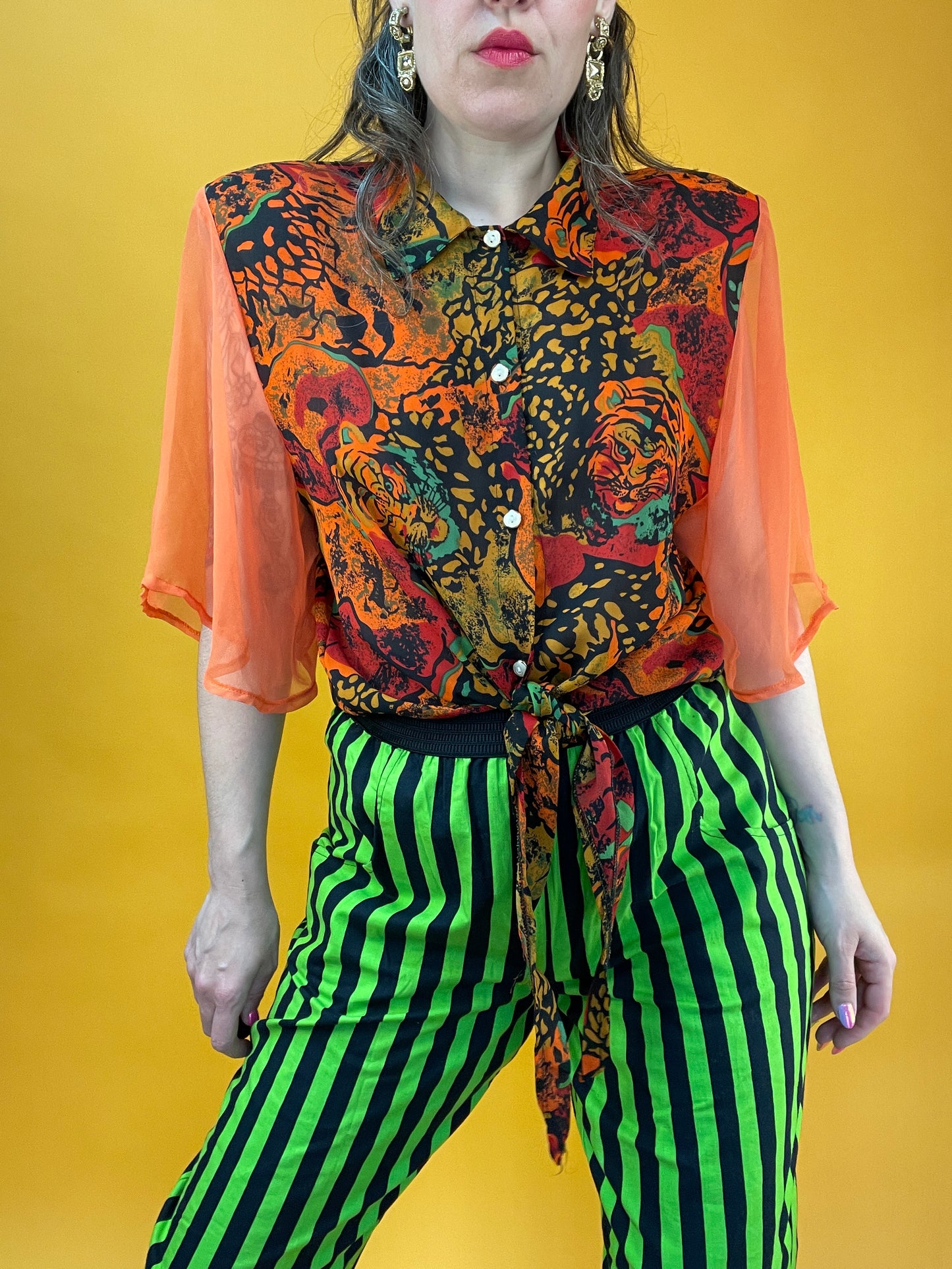 Funky Blusenshirt mit transparenten Ärmeln und Tigerköpfen