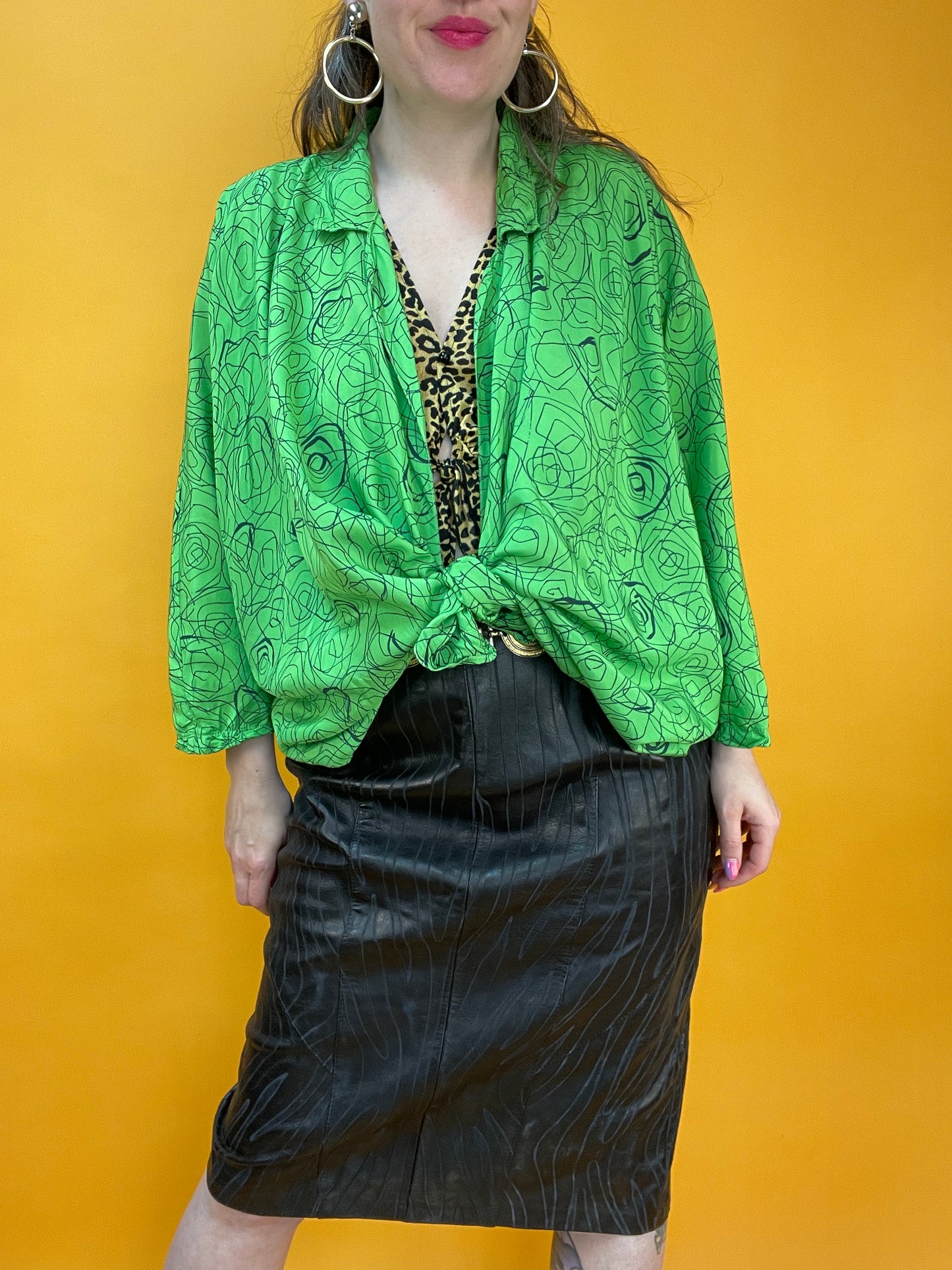 Grasgrünes 80s Kimonoshirt mit artsy „Kitzel“print