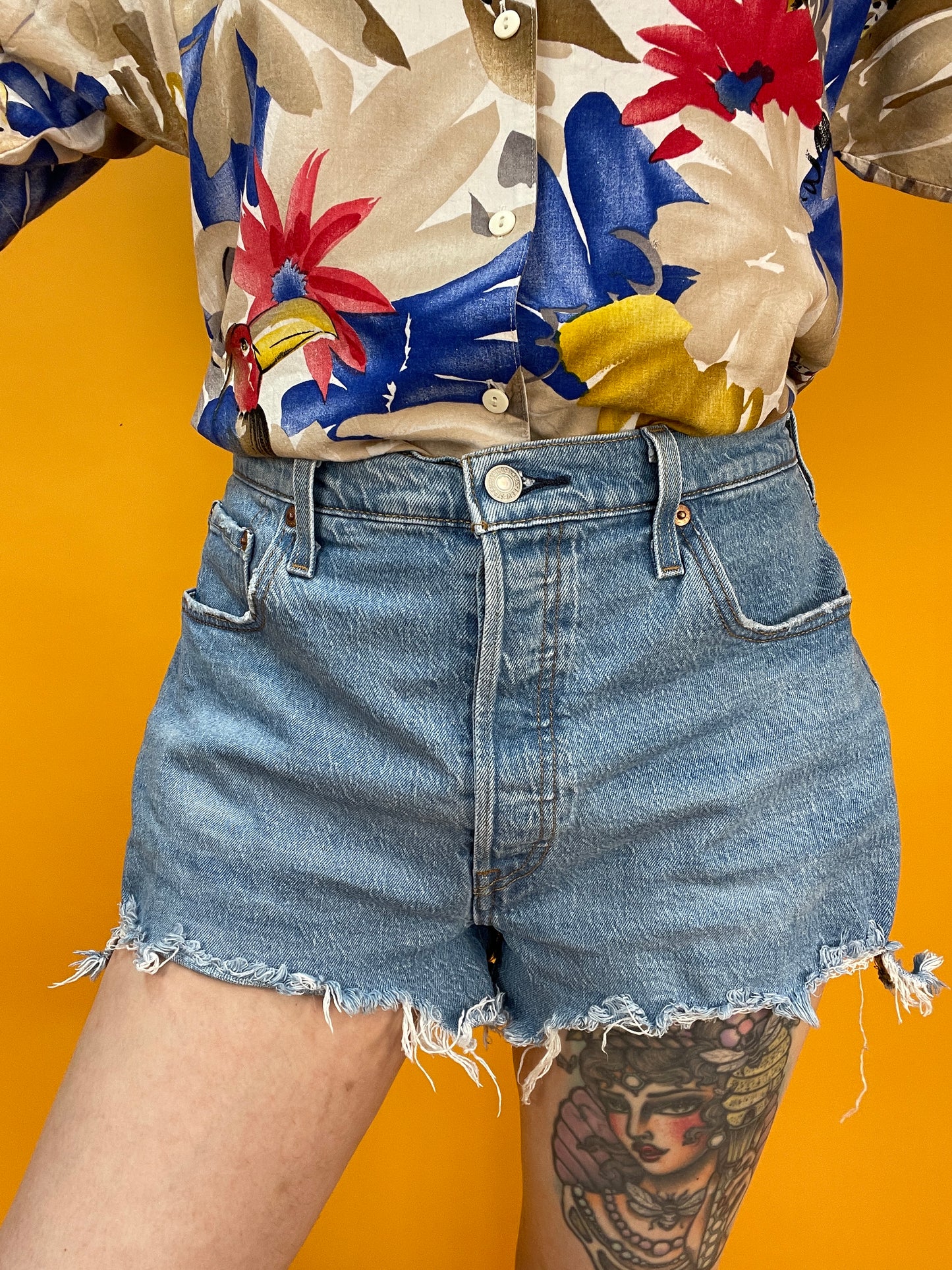 Kurze Lewis Denimshorts mit fransigen Saumkanten