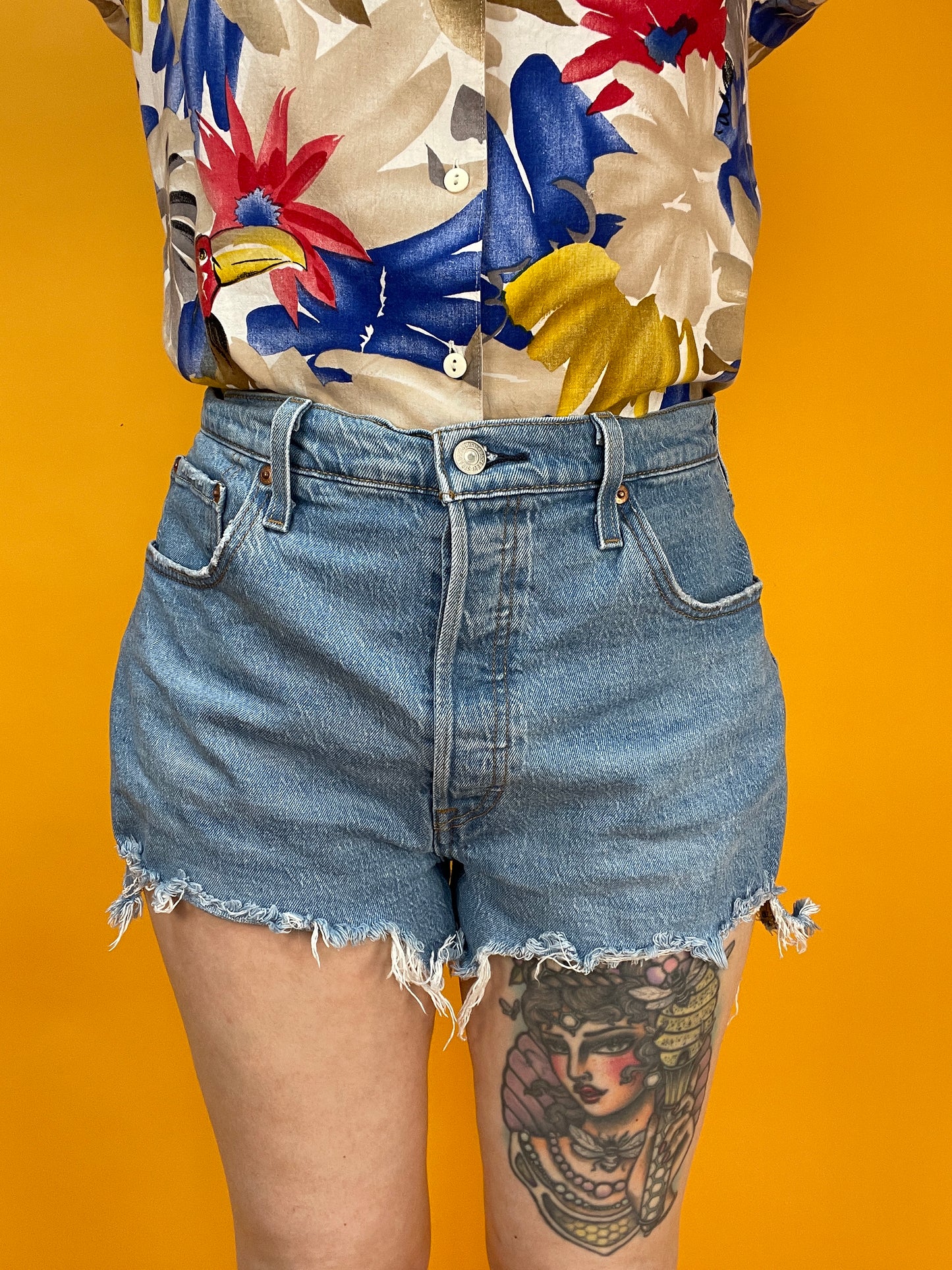 Kurze Lewis Denimshorts mit fransigen Saumkanten