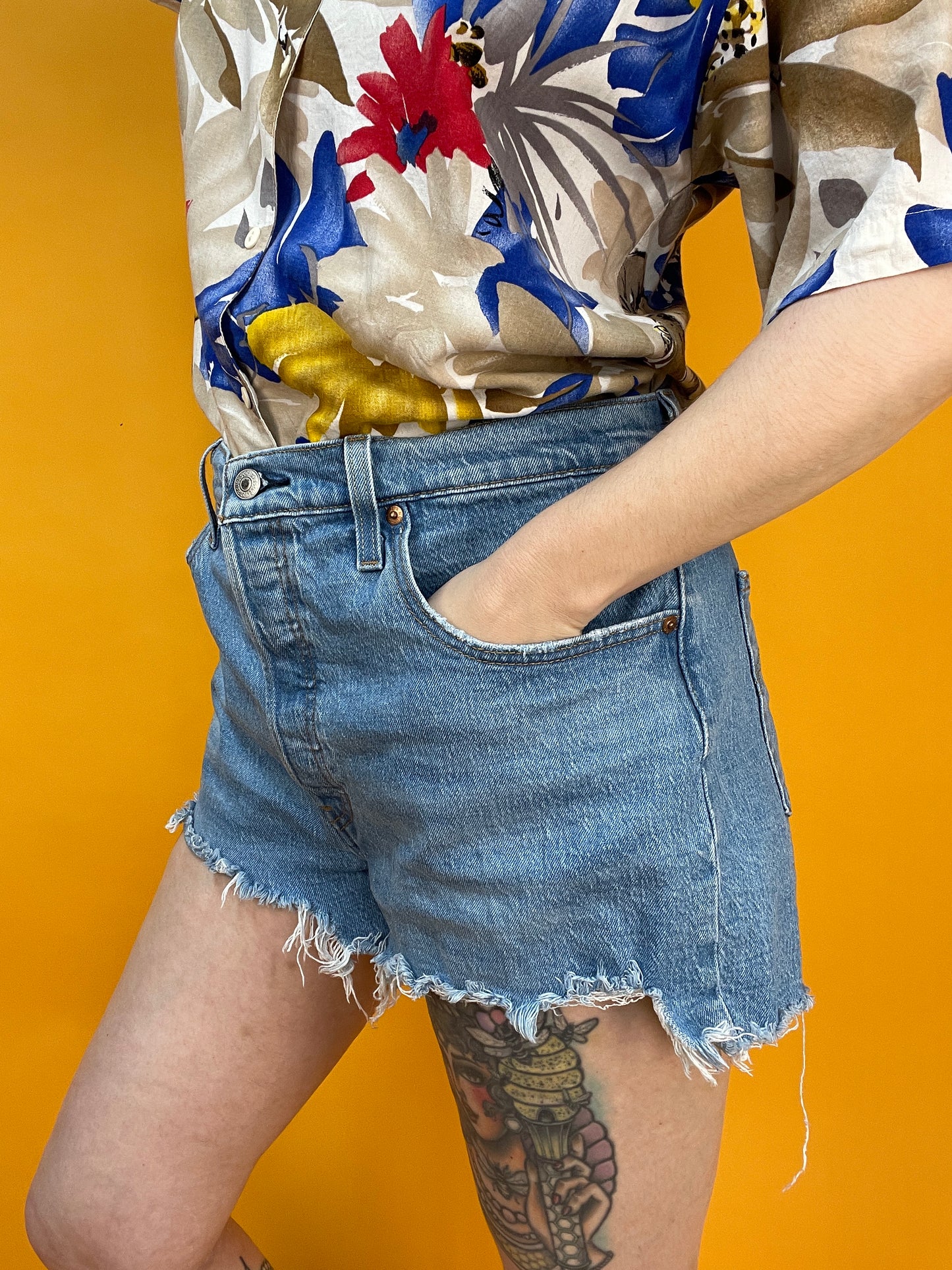 Kurze Lewis Denimshorts mit fransigen Saumkanten
