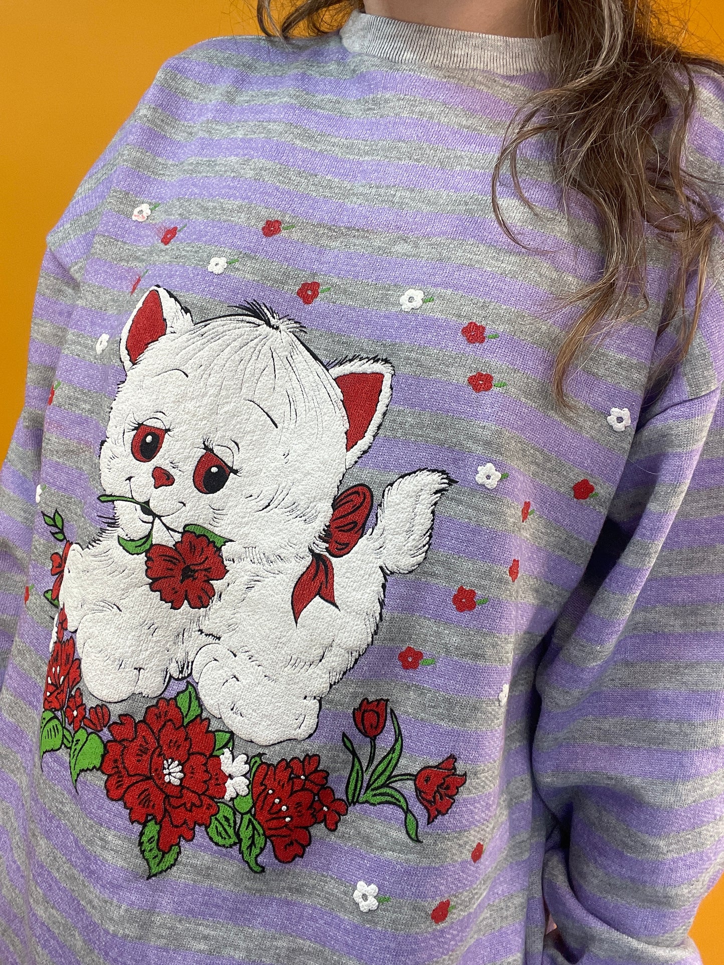 Gestreifter 90s Sweater mit liebreizendem Kätzchen