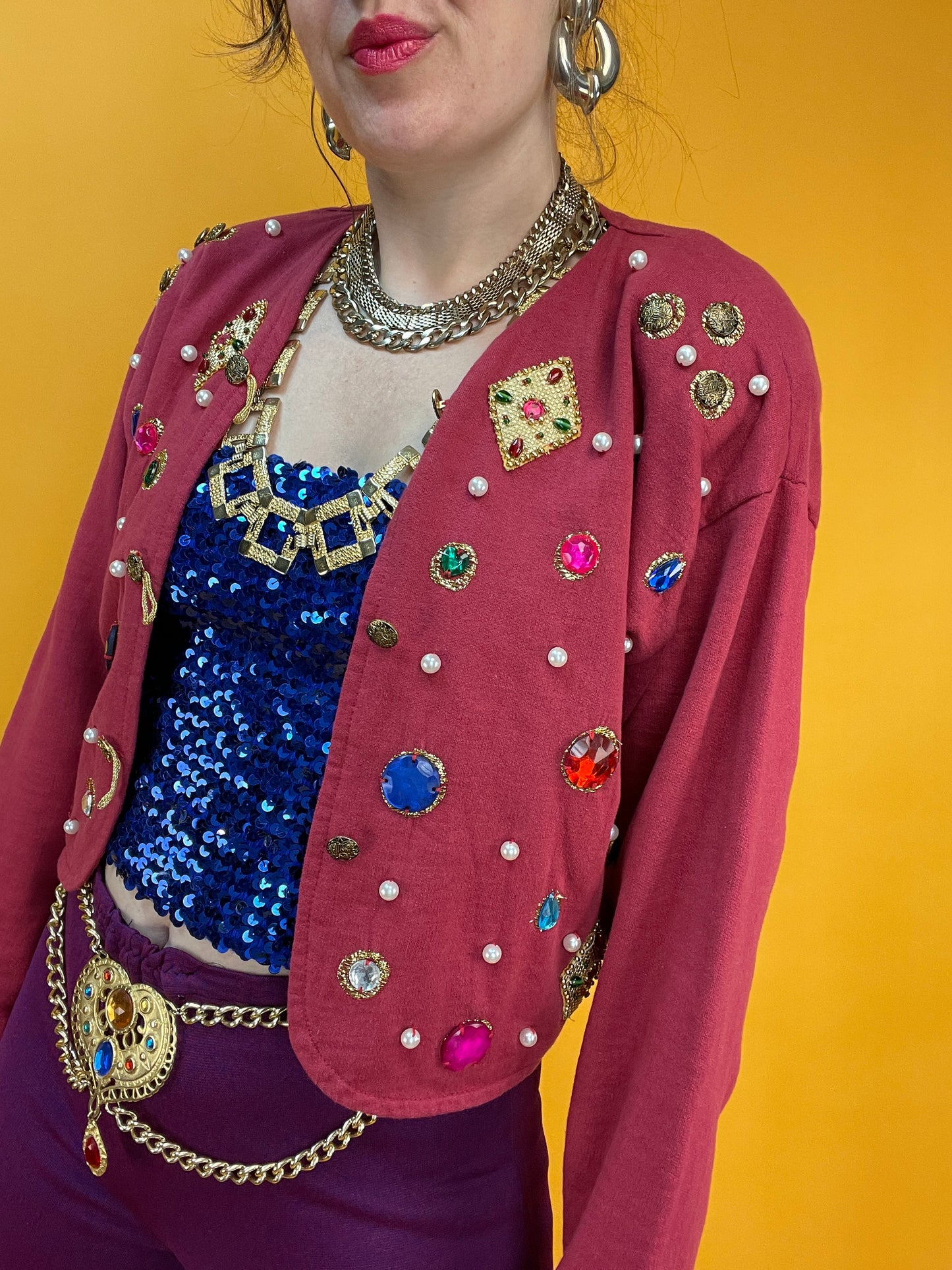 Sweatercardigan mit opulentem Besatz aus fetten Glitzersteinen und Perlen