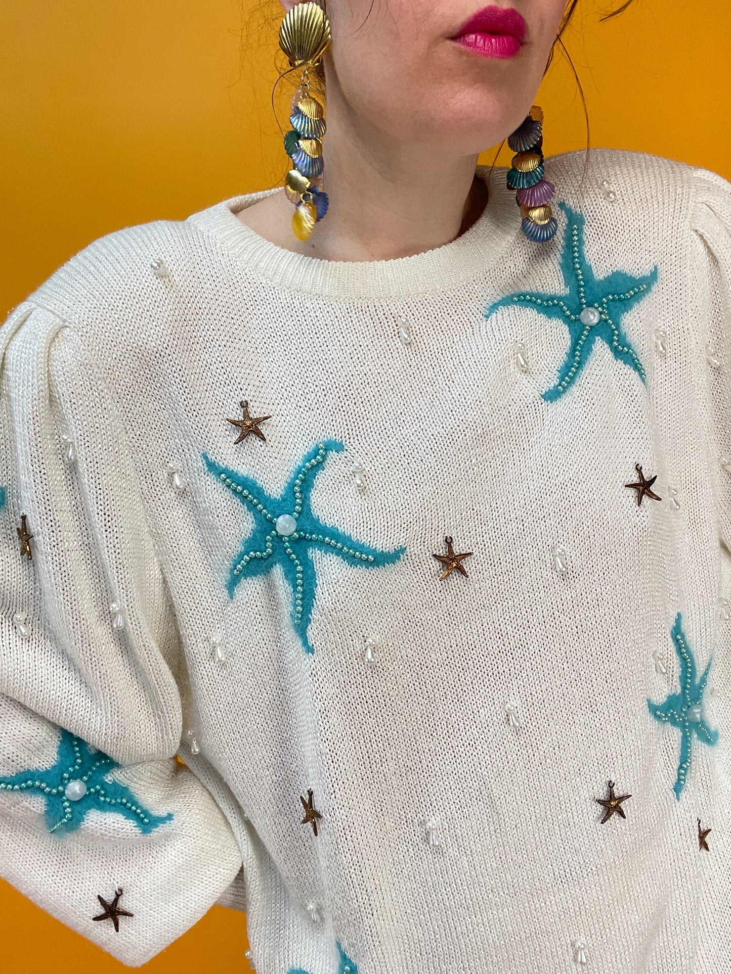 Maritimer 80s Stricksweater mit Seesternen und Perlenbesatz