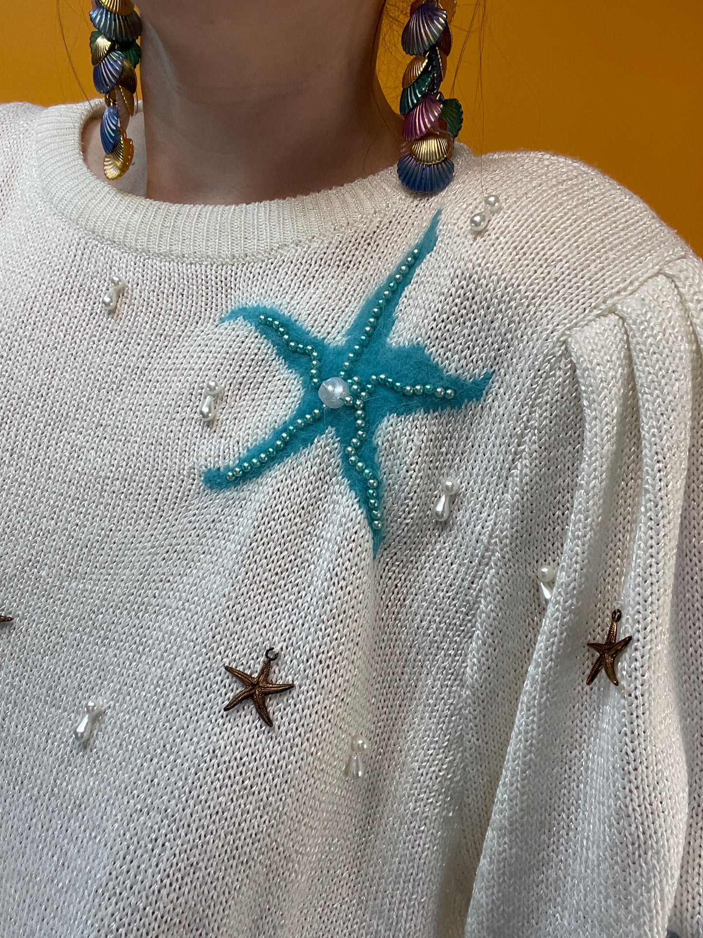 Maritimer 80s Stricksweater mit Seesternen und Perlenbesatz