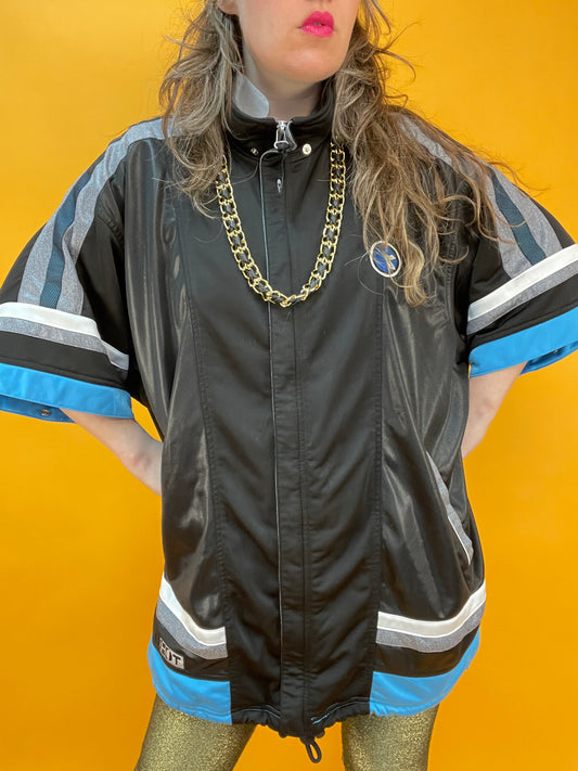 Sporty Kurzarmsweater für lässige Streetcredibility im Wet-Look Design