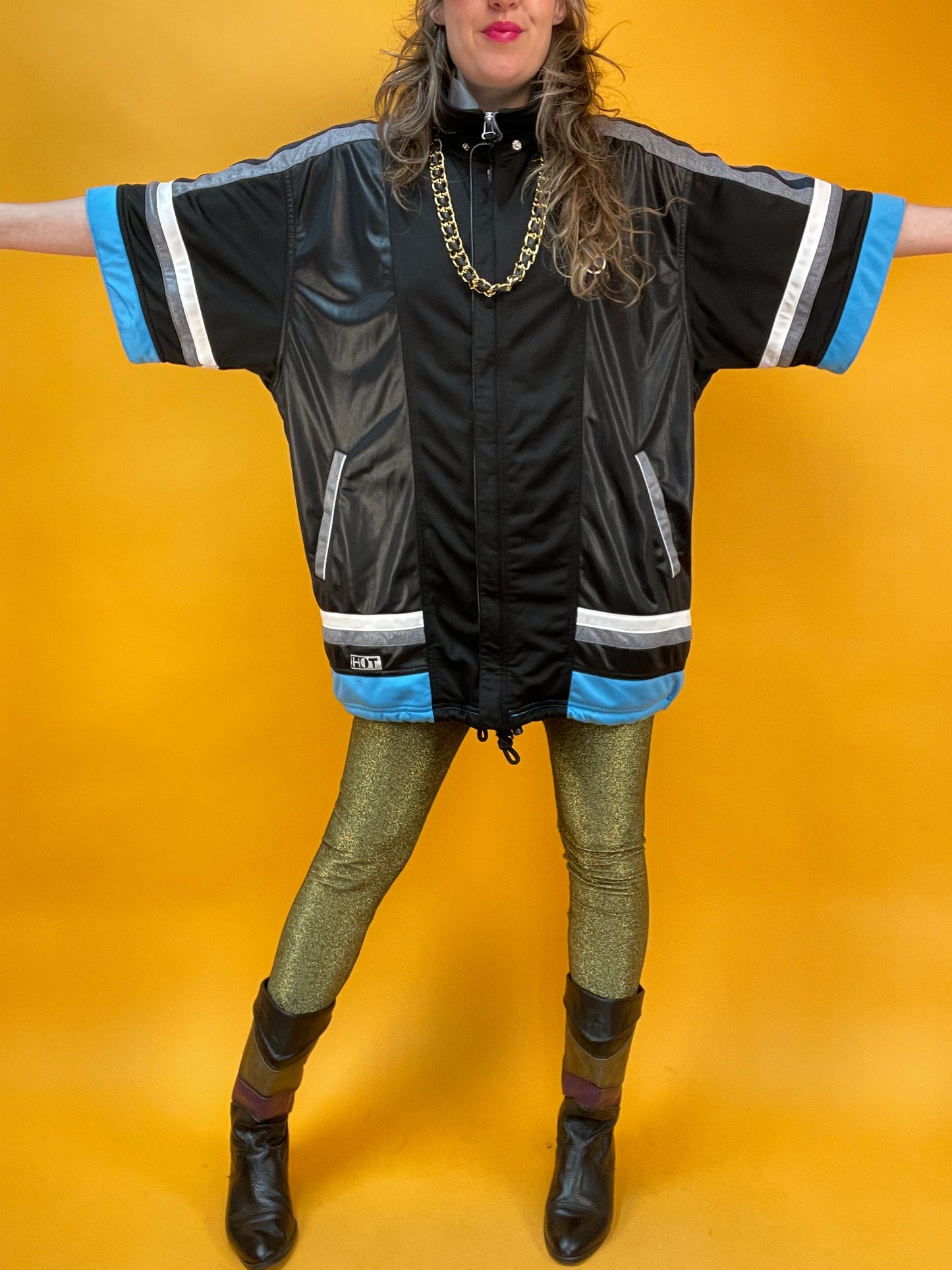 Sporty Kurzarmsweater für lässige Streetcredibility im Wet-Look Design