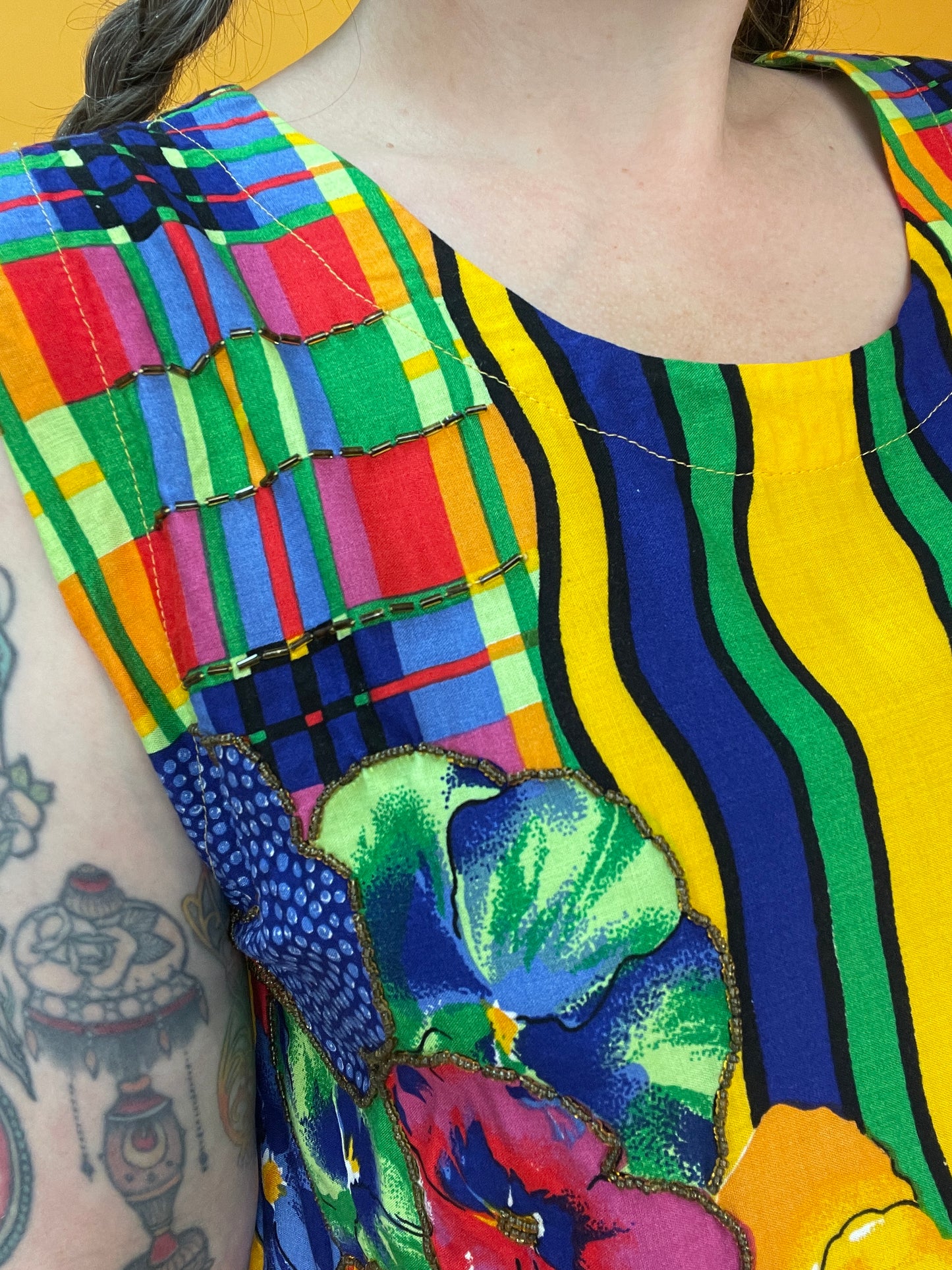 Ultrafunky Sommertop mit wildem Print und Perlenbestickung
