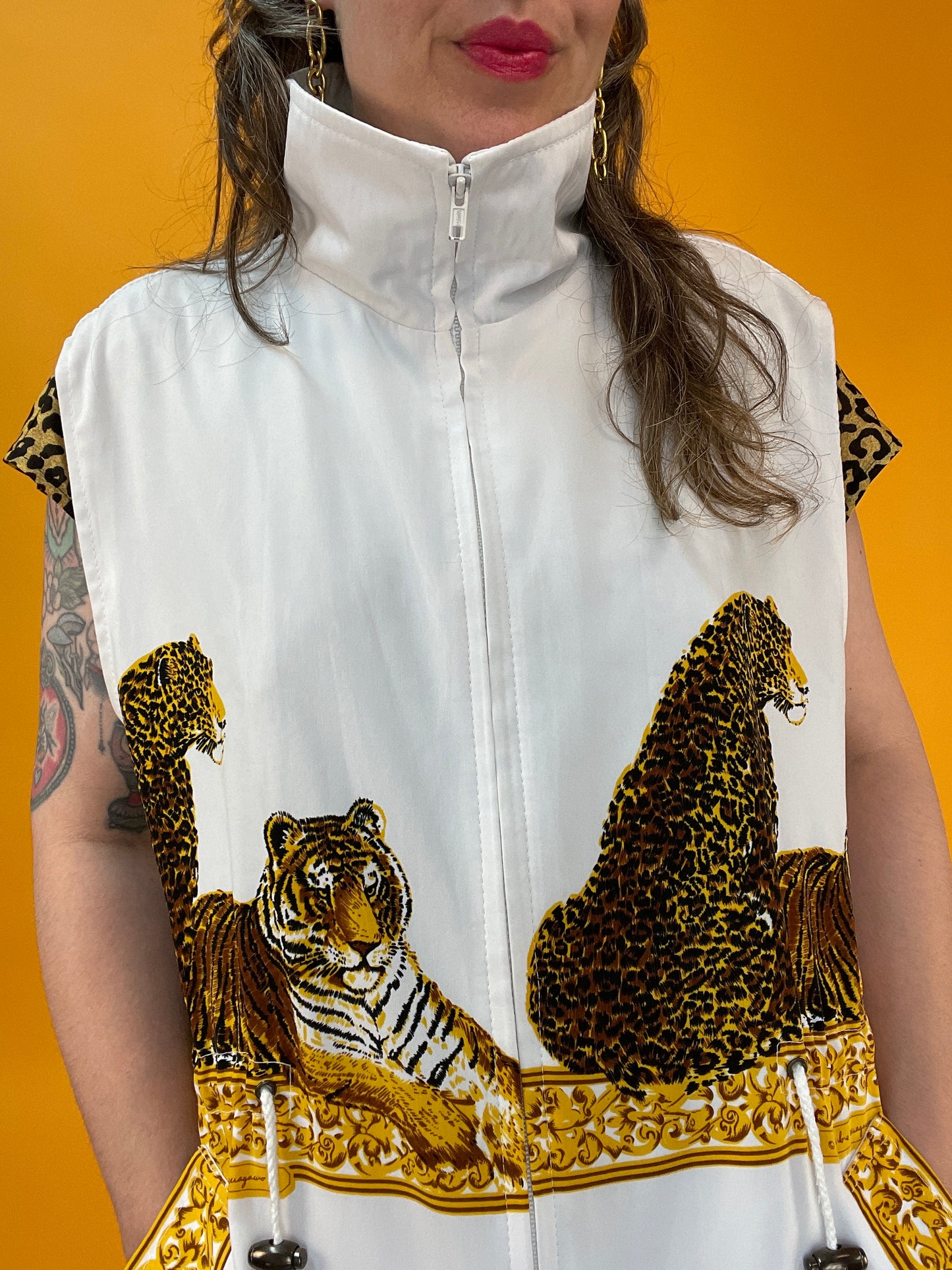 80s/90s Weste mit Tigern, Leoparden und Brokatschnörkeln
