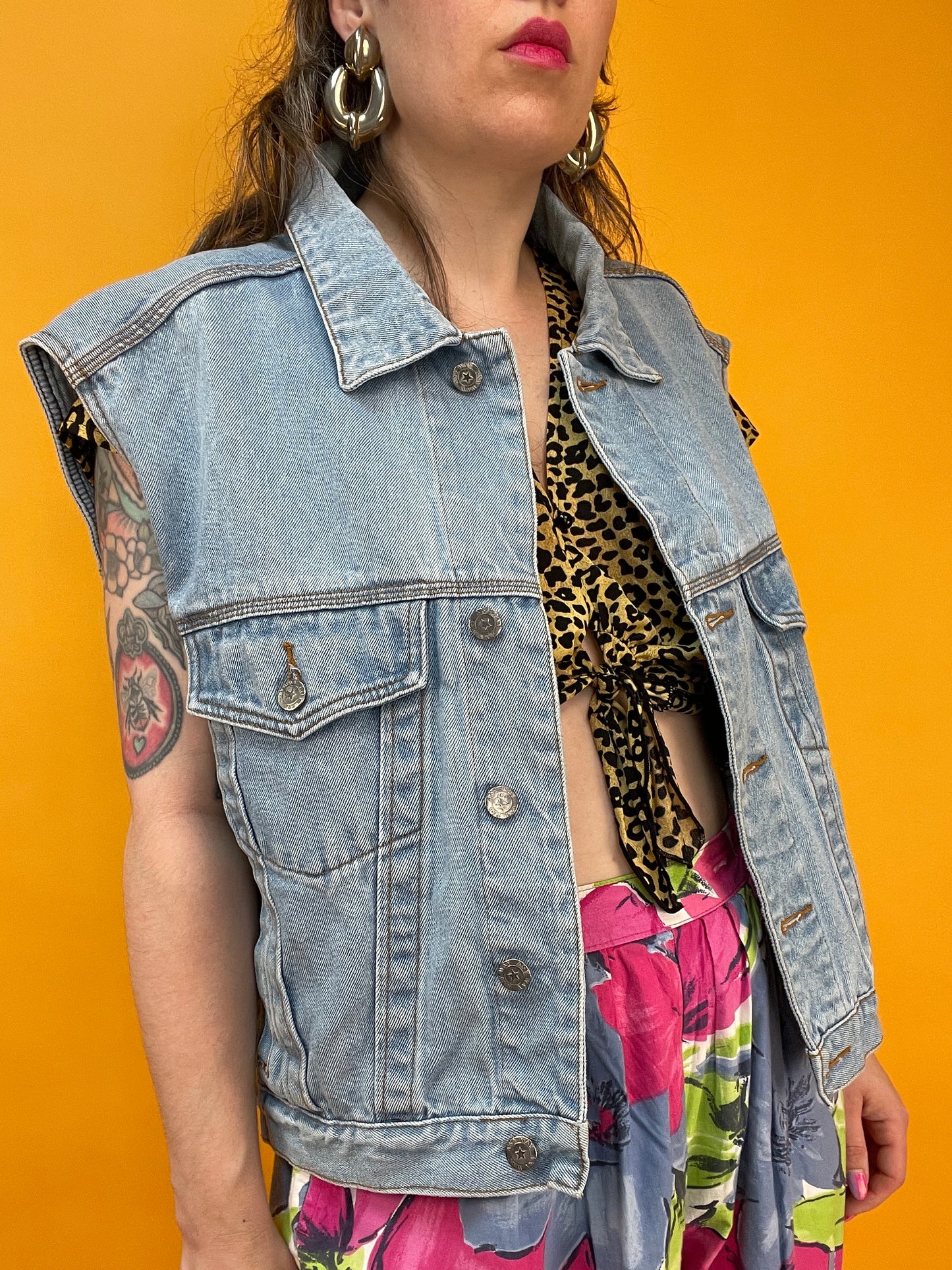 Klassische Denimweste aus hellem, festem Jeans