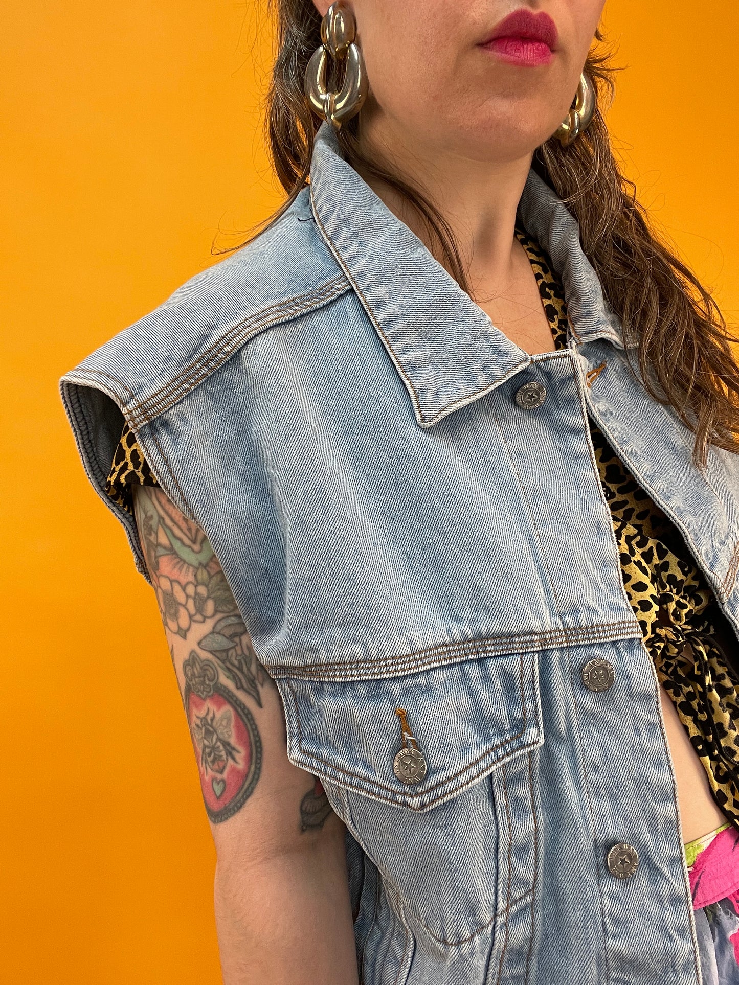 Klassische Denimweste aus hellem, festem Jeans