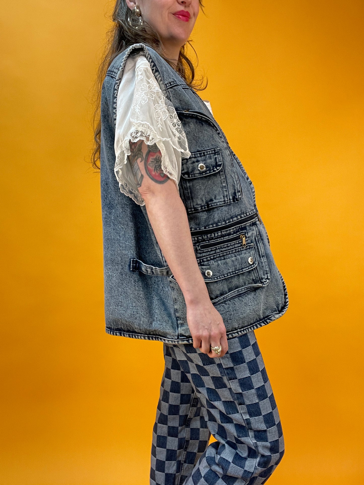 Superlässige Denimweste mit zahlreichen aufgesetzten Taschen