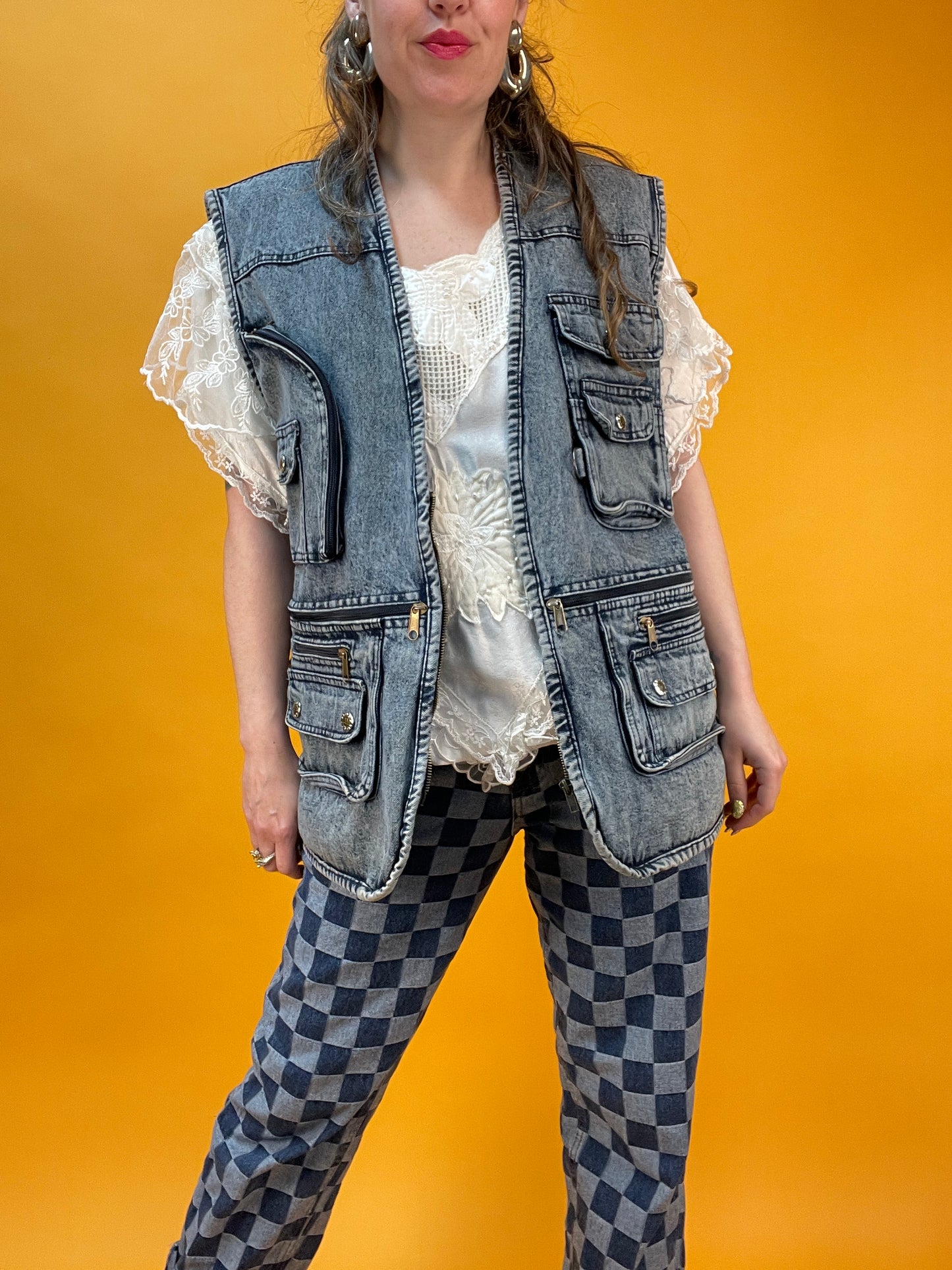 Superlässige Denimweste mit zahlreichen aufgesetzten Taschen
