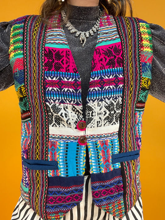 Knallige Patchworkweste aus funky Ethnostoffen