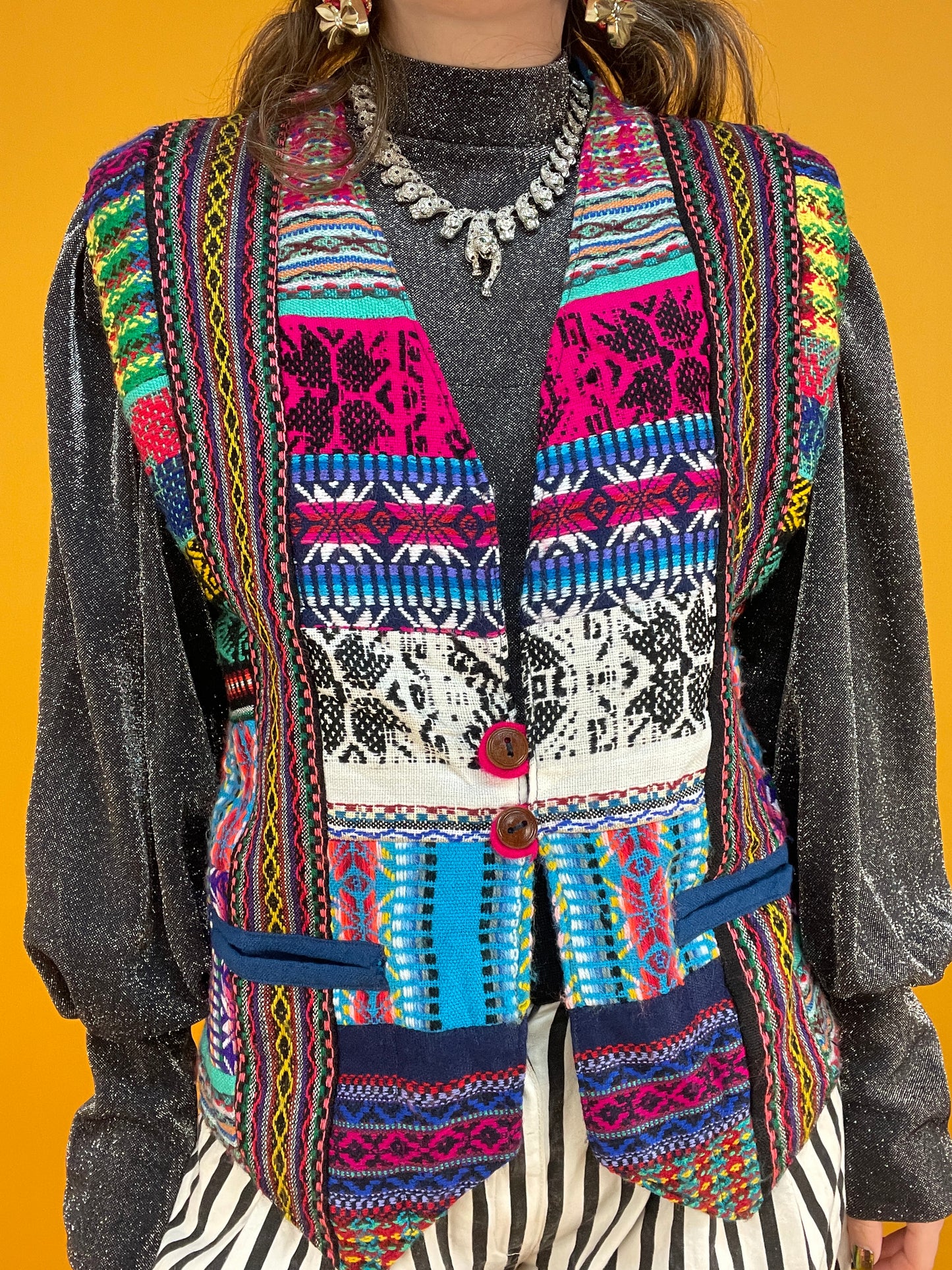 Knallige Patchworkweste aus funky Ethnostoffen