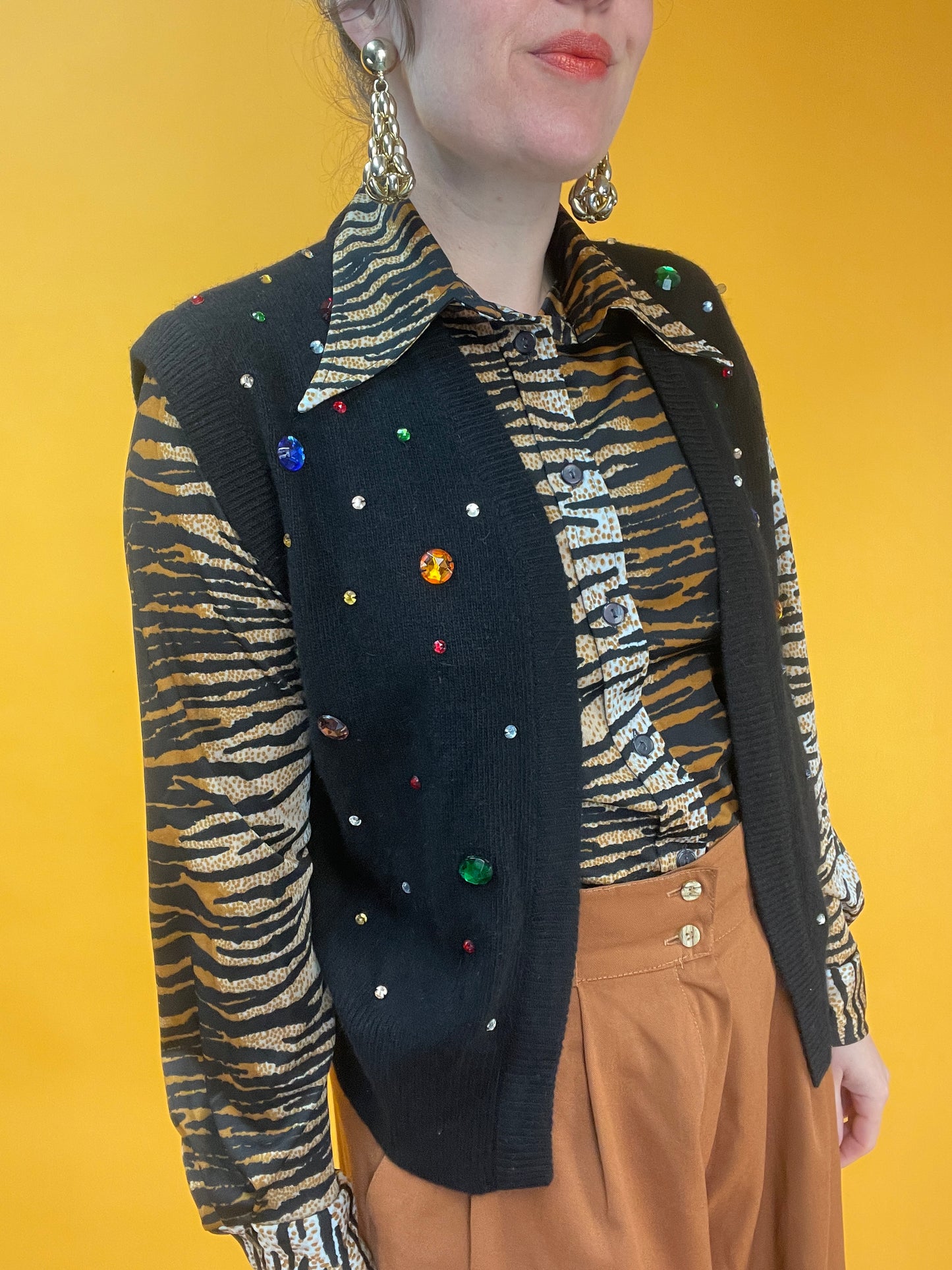 Funky Open Front Strickweste mit bunten Glitzersteinchen