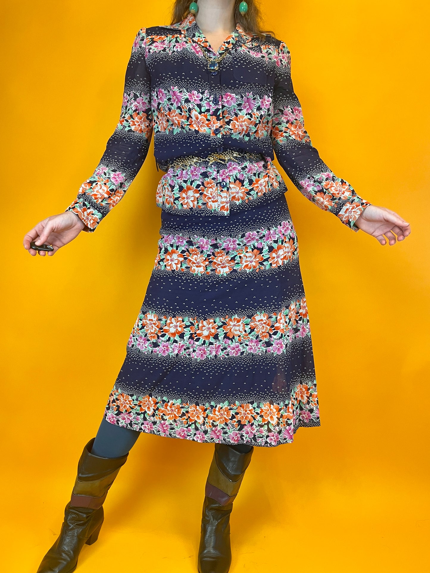 Charmantes 70er Jahre Two Piece mit fröhlichem Blumenmuster