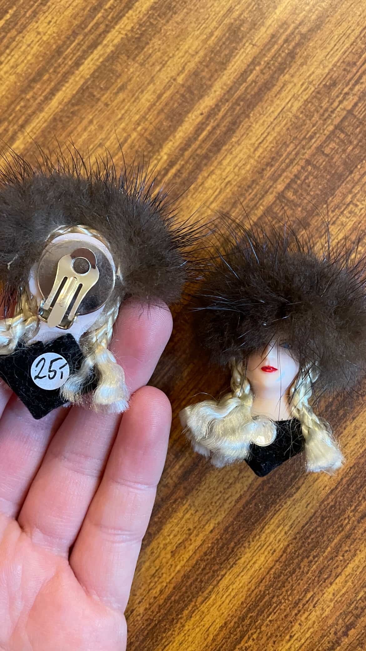 Ohrclips Lady mit Hut