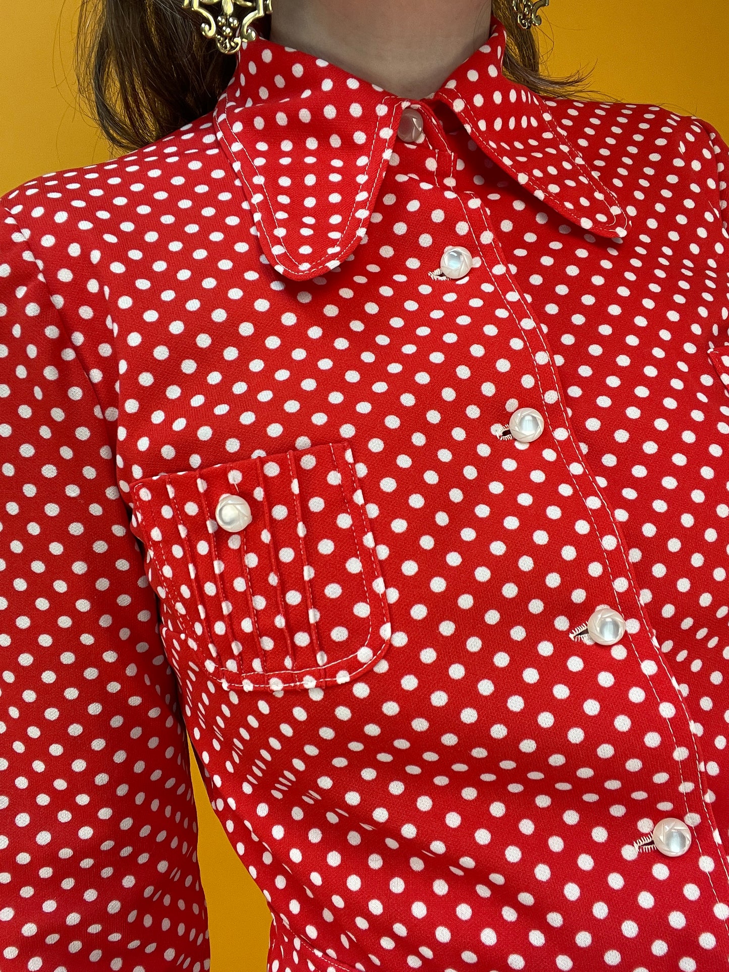 Süßes 70s Blusenjäckchen mit Polkadot-Print