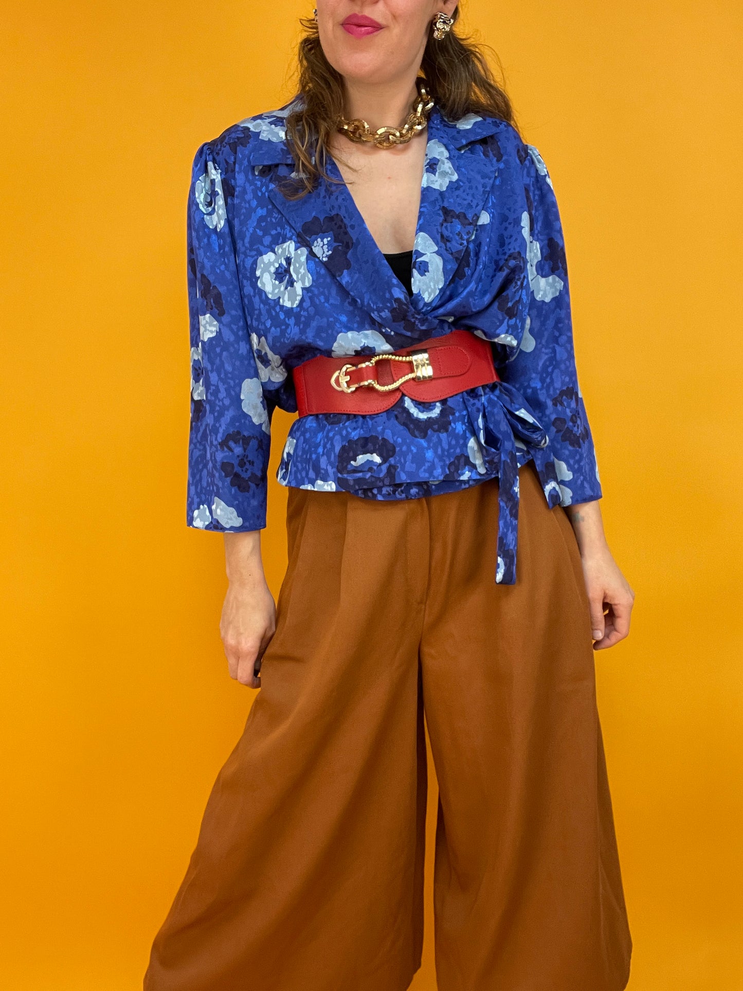 Königsblaue 80s Schößchenbluse zum Wickeln