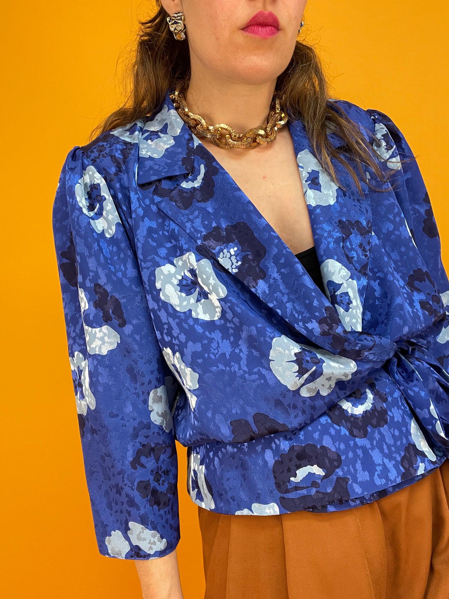 Königsblaue 80s Schößchenbluse zum Wickeln