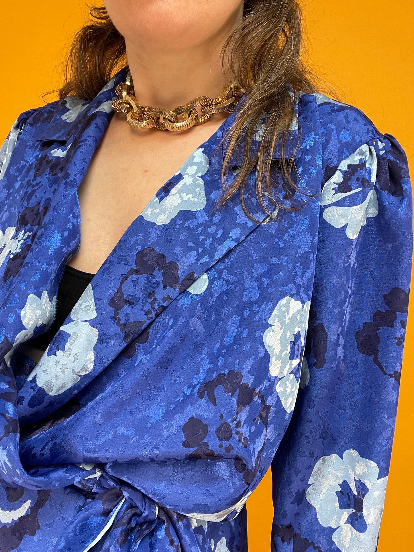 Königsblaue 80s Schößchenbluse zum Wickeln