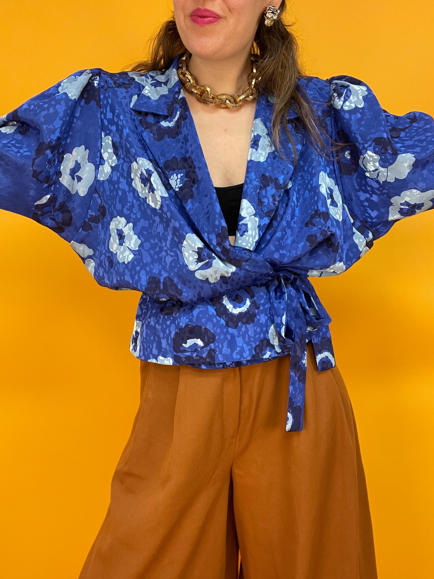 Königsblaue 80s Schößchenbluse zum Wickeln