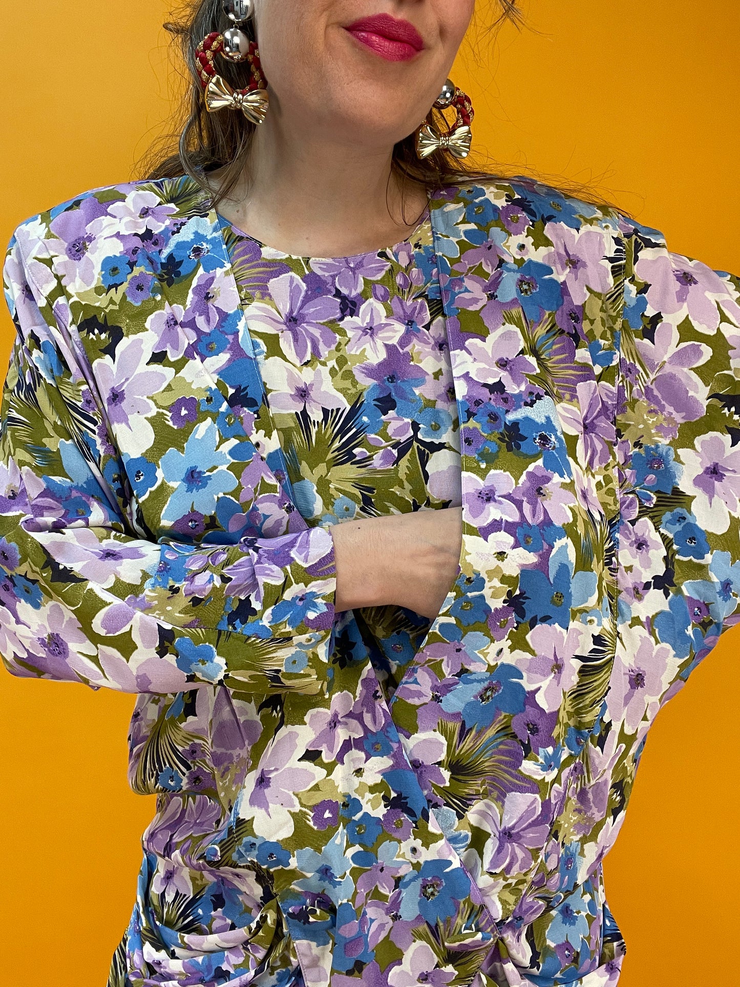 Famose 80s Longblusenkleid mit Blumenprint und Fledermausärmeln