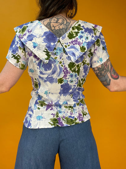 Vintage Blusenshirt mit abstraktem Blumenprint und großem Kragen