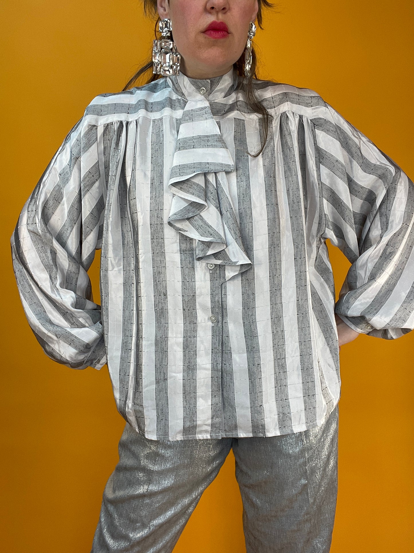 80s Streifenbluse mit Rüsche am Hals