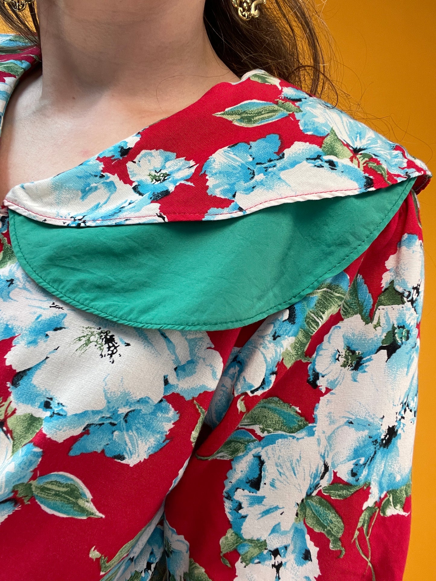 80s/90s Blusenshirt mit Peter Pan Collar und fettem Blumenprint