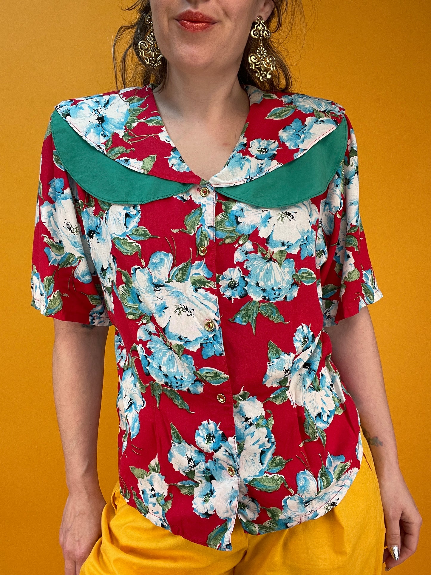 80s/90s Blusenshirt mit Peter Pan Collar und fettem Blumenprint